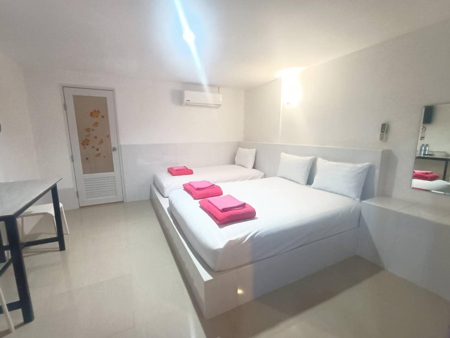 Triple Room - Photo 9