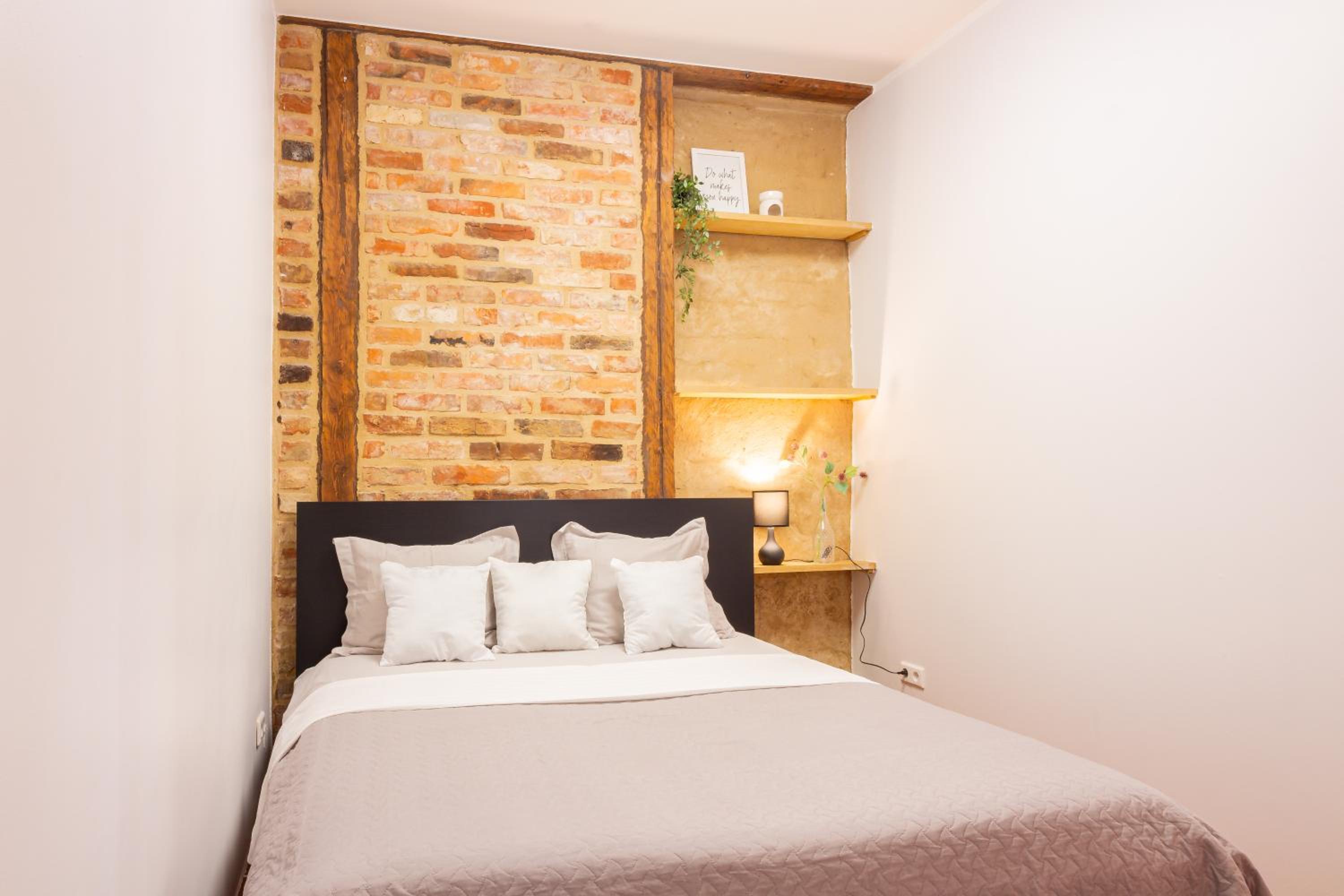 One-Bedroom Apartment - Photo 1