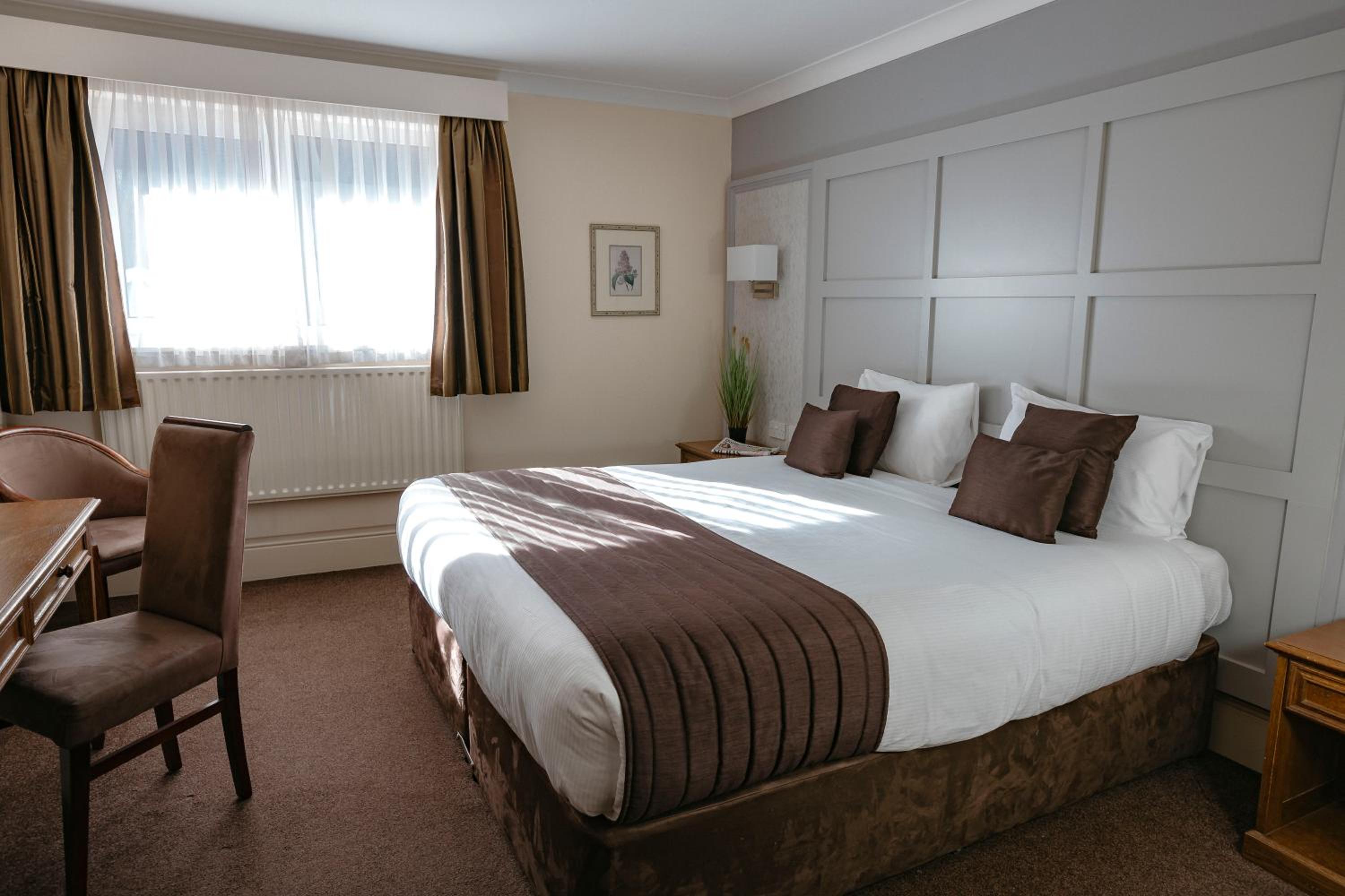 Executive King Room - Non-Smoking - Photo 8