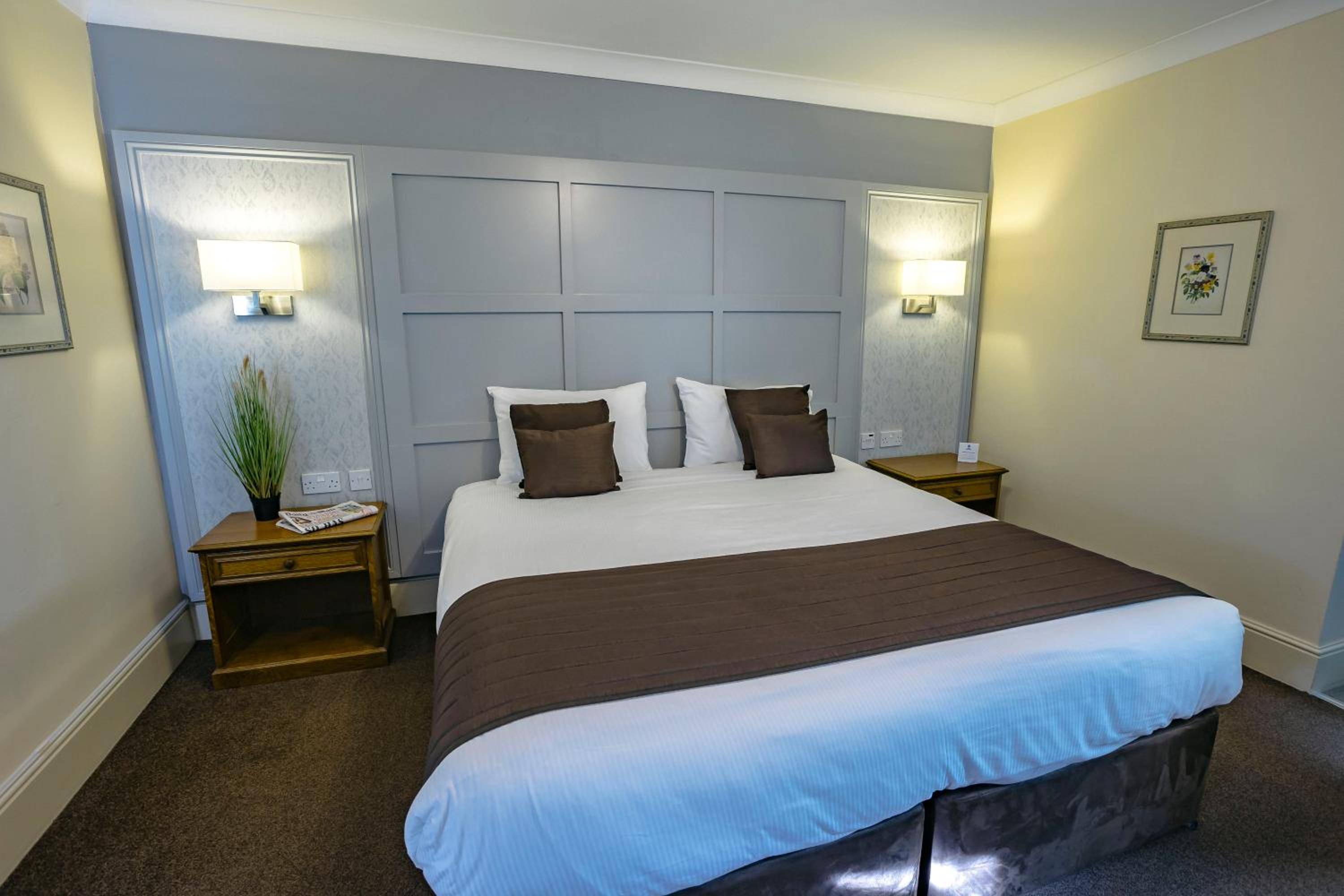 Executive King Room - Non-Smoking - Photo 9