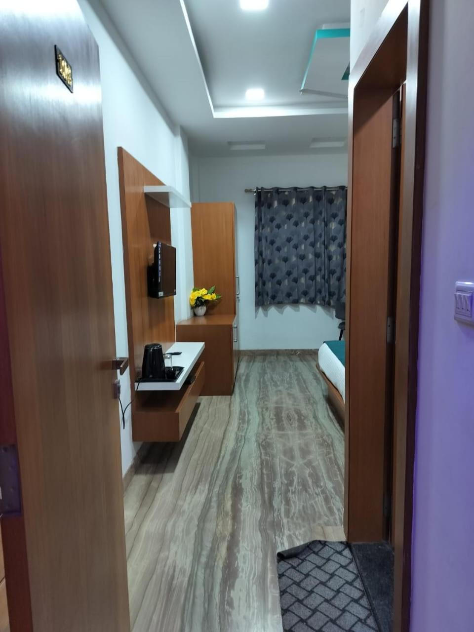 Deluxe Room - Photo 8