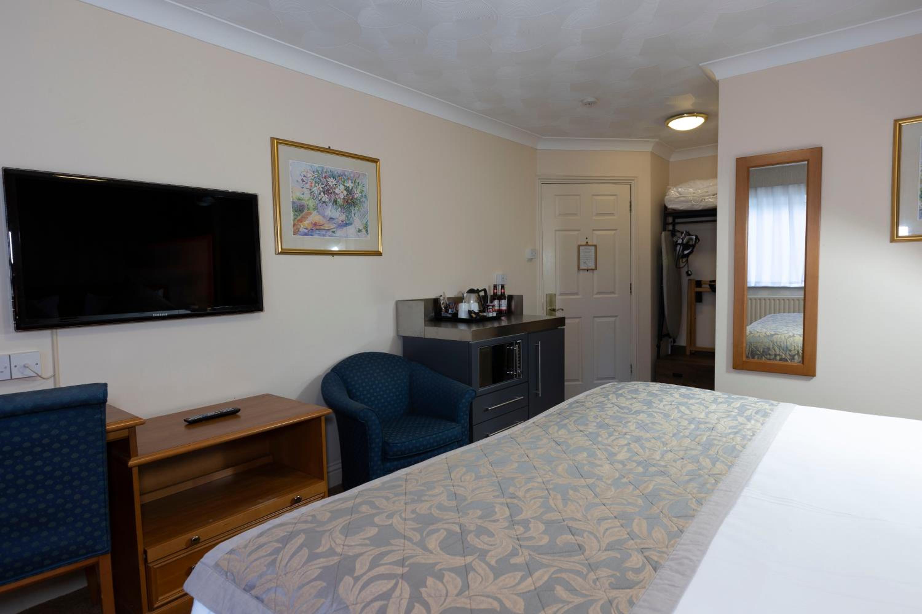 Superior King Room with Kitchenette - Photo 4