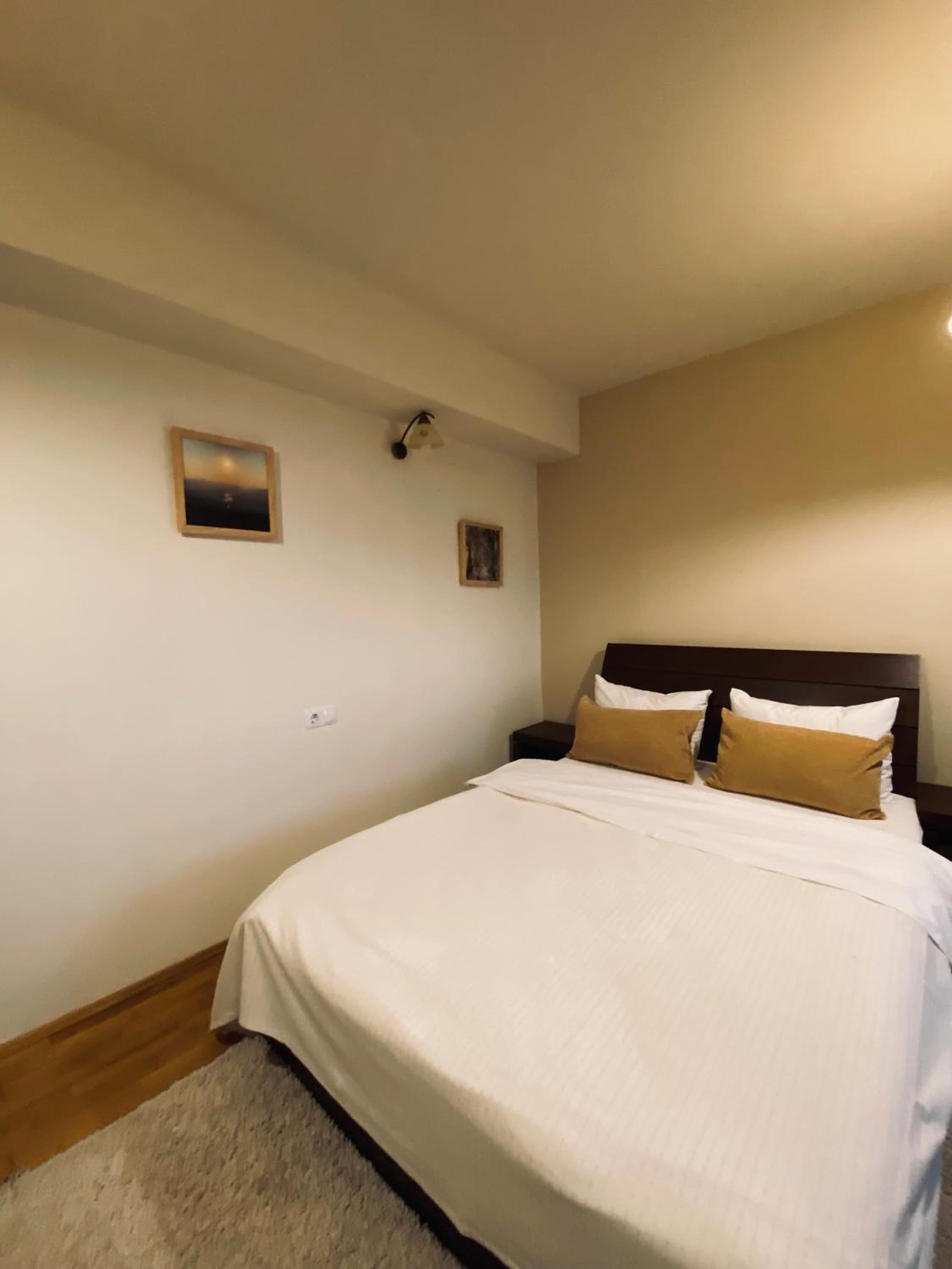 Double Room - Photo 6