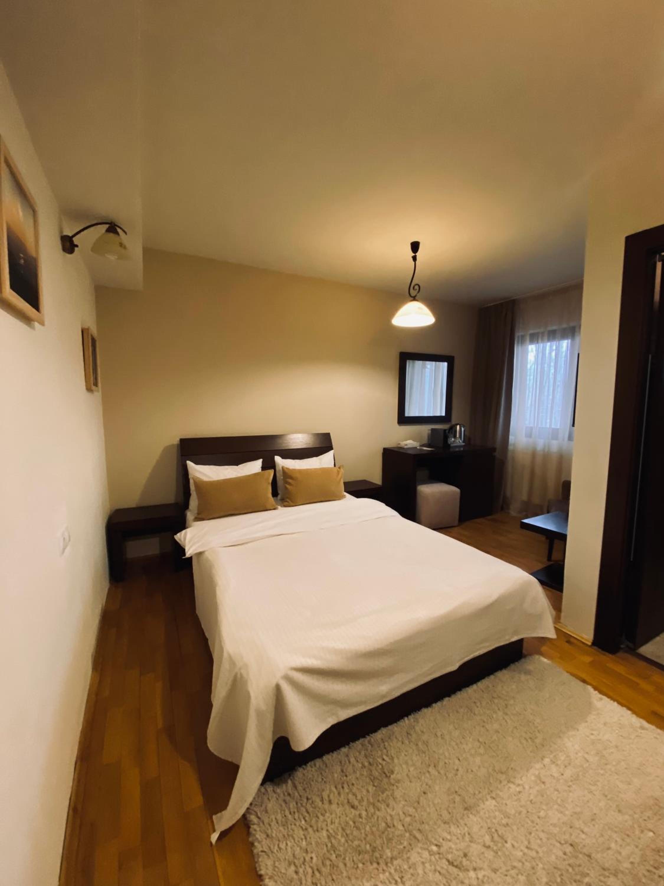 Double Room - Photo 7