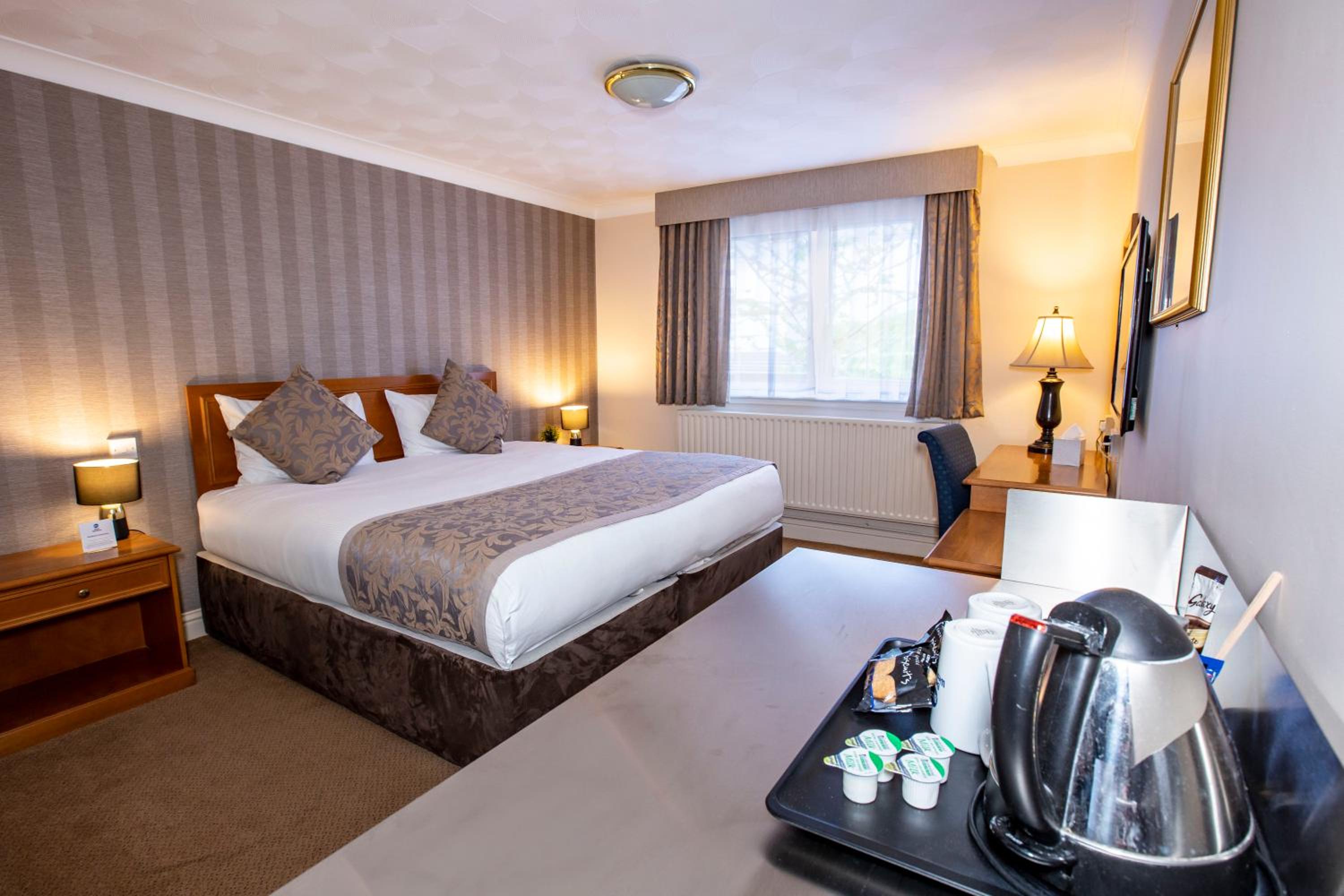 Superior King Room with Kitchenette - Photo 6