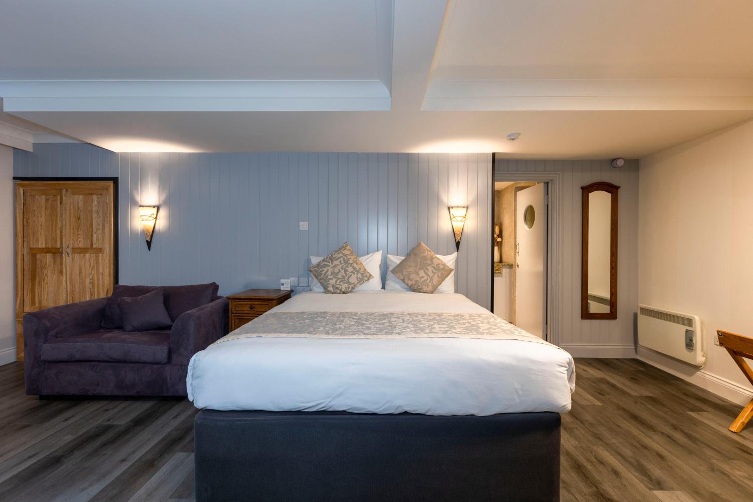 Superior King Room with Kitchenette - Photo 2
