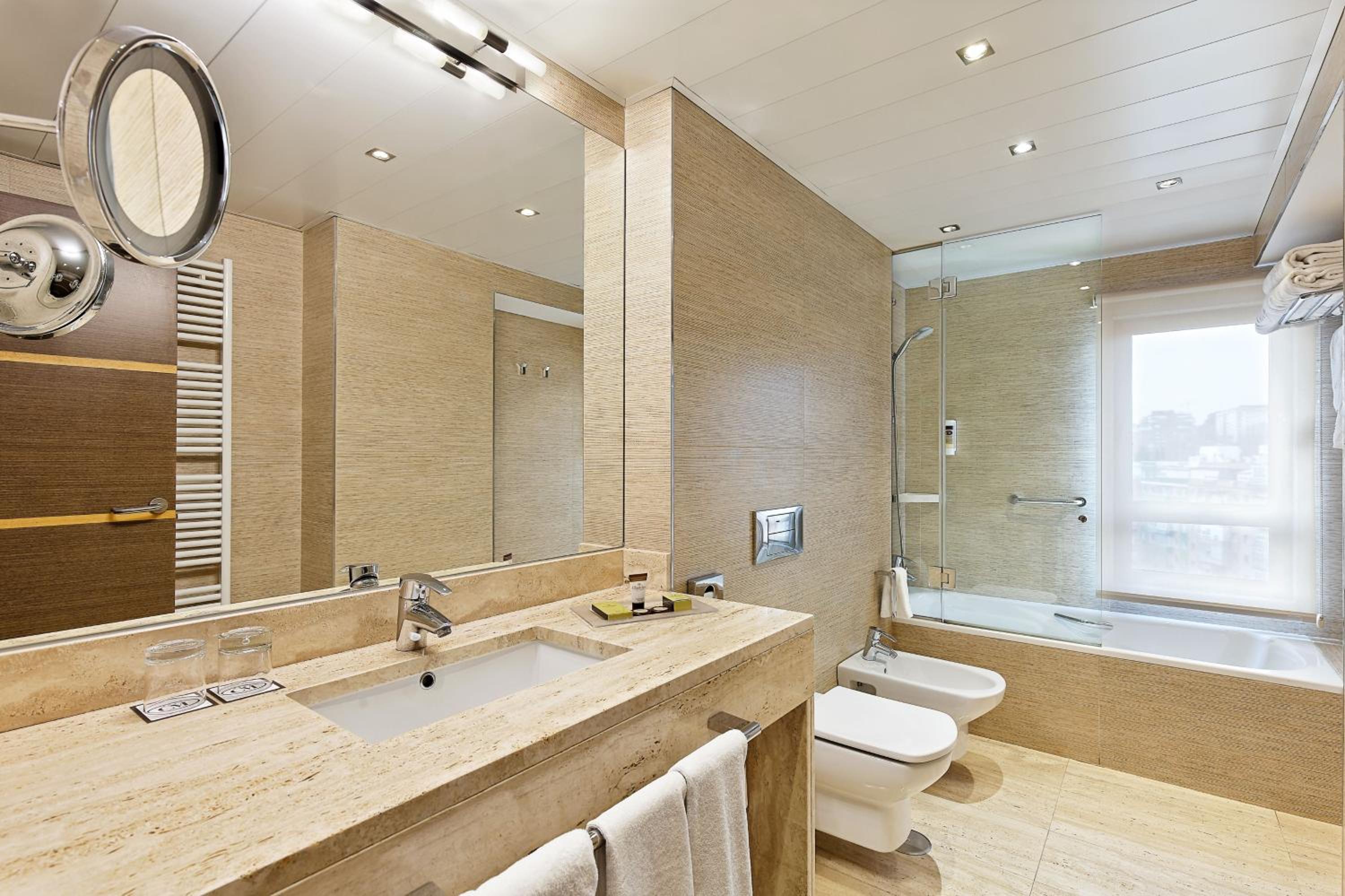 Triple Room (2 Adults + 1 Child) photo 3