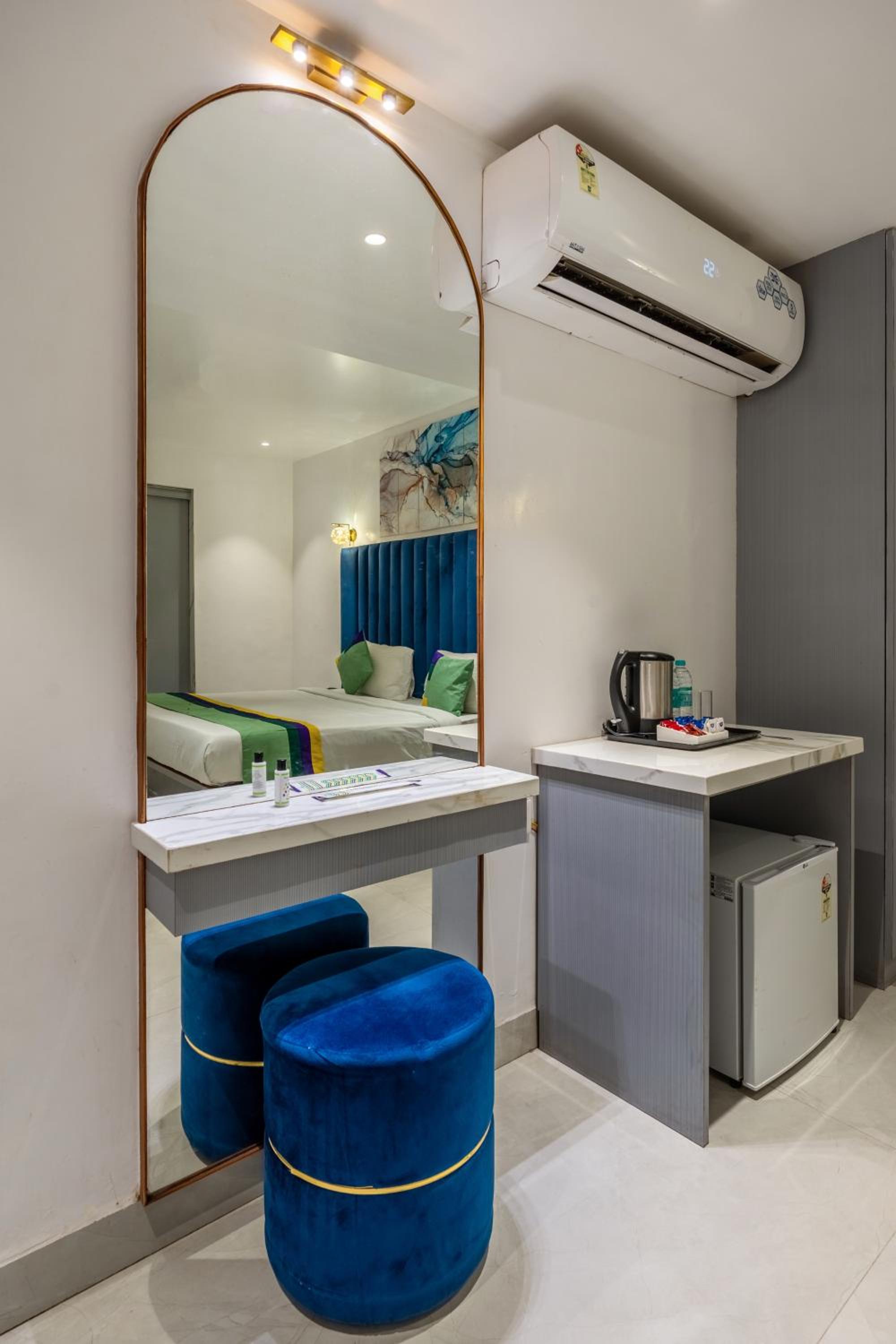 Spacious Premium Room photo 3