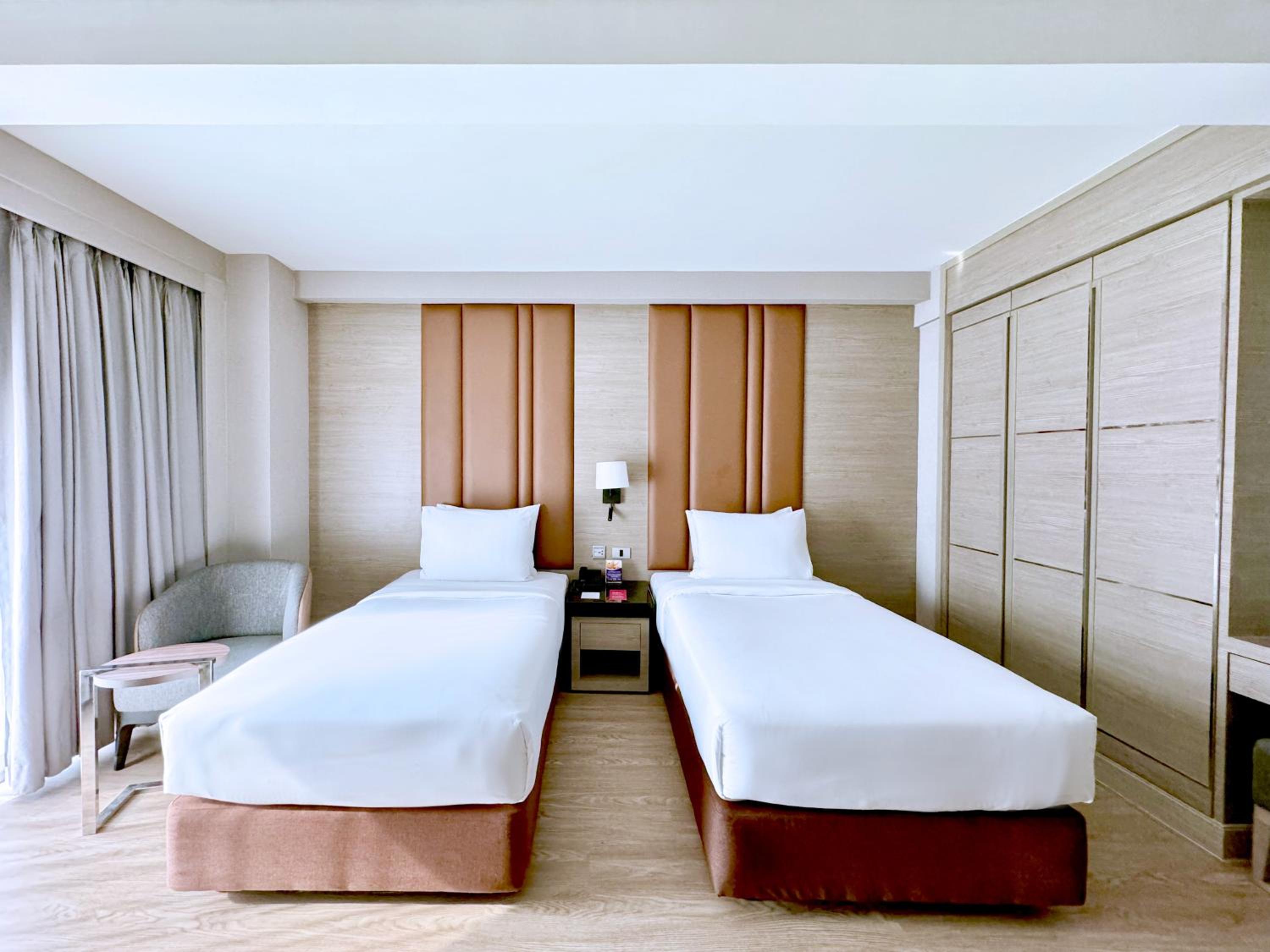 Club Executive Twin Room - Non-Smoking photo 2