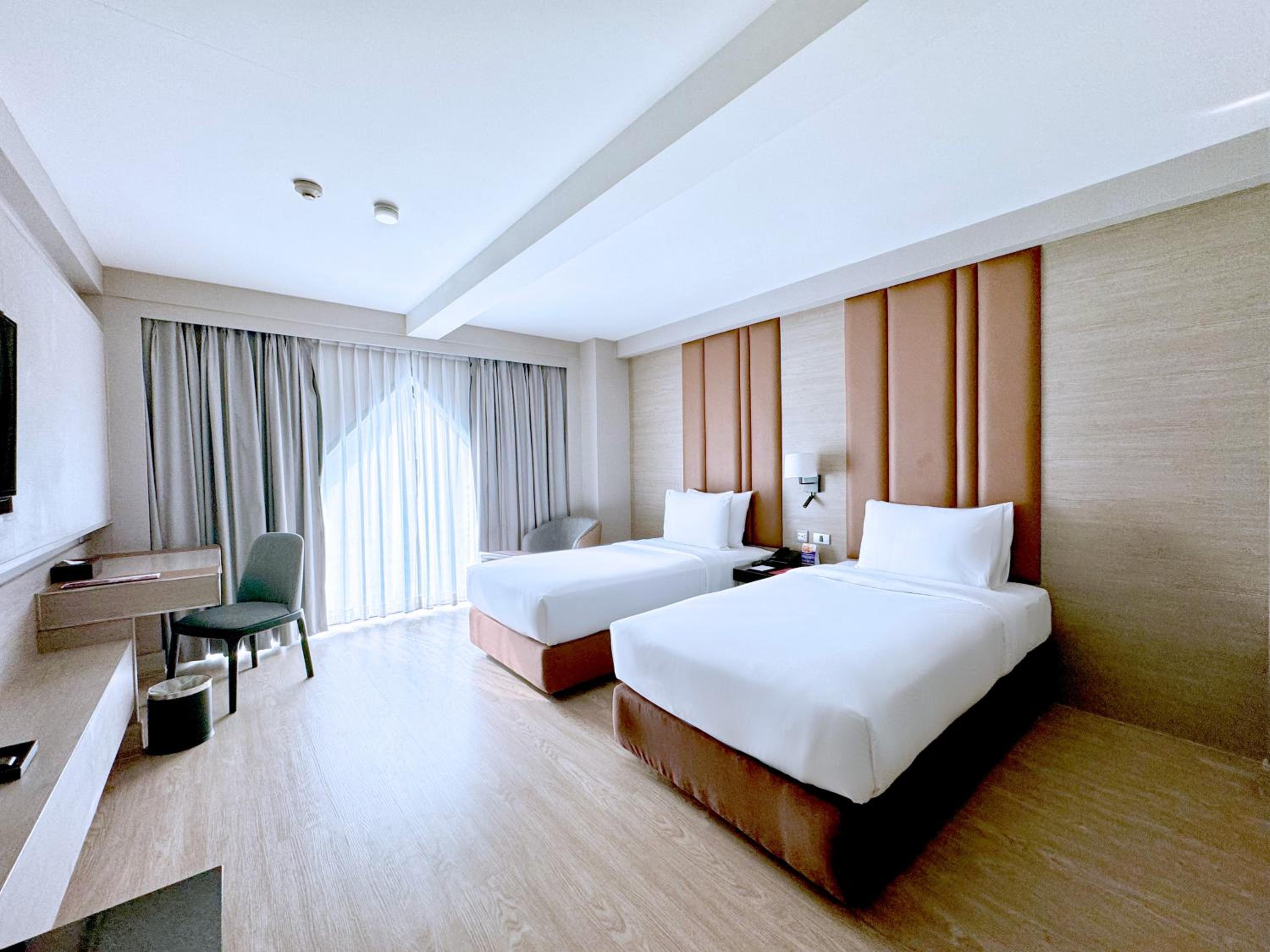 Executive Room with Two Twin Beds - Non-Smoking photo 3
