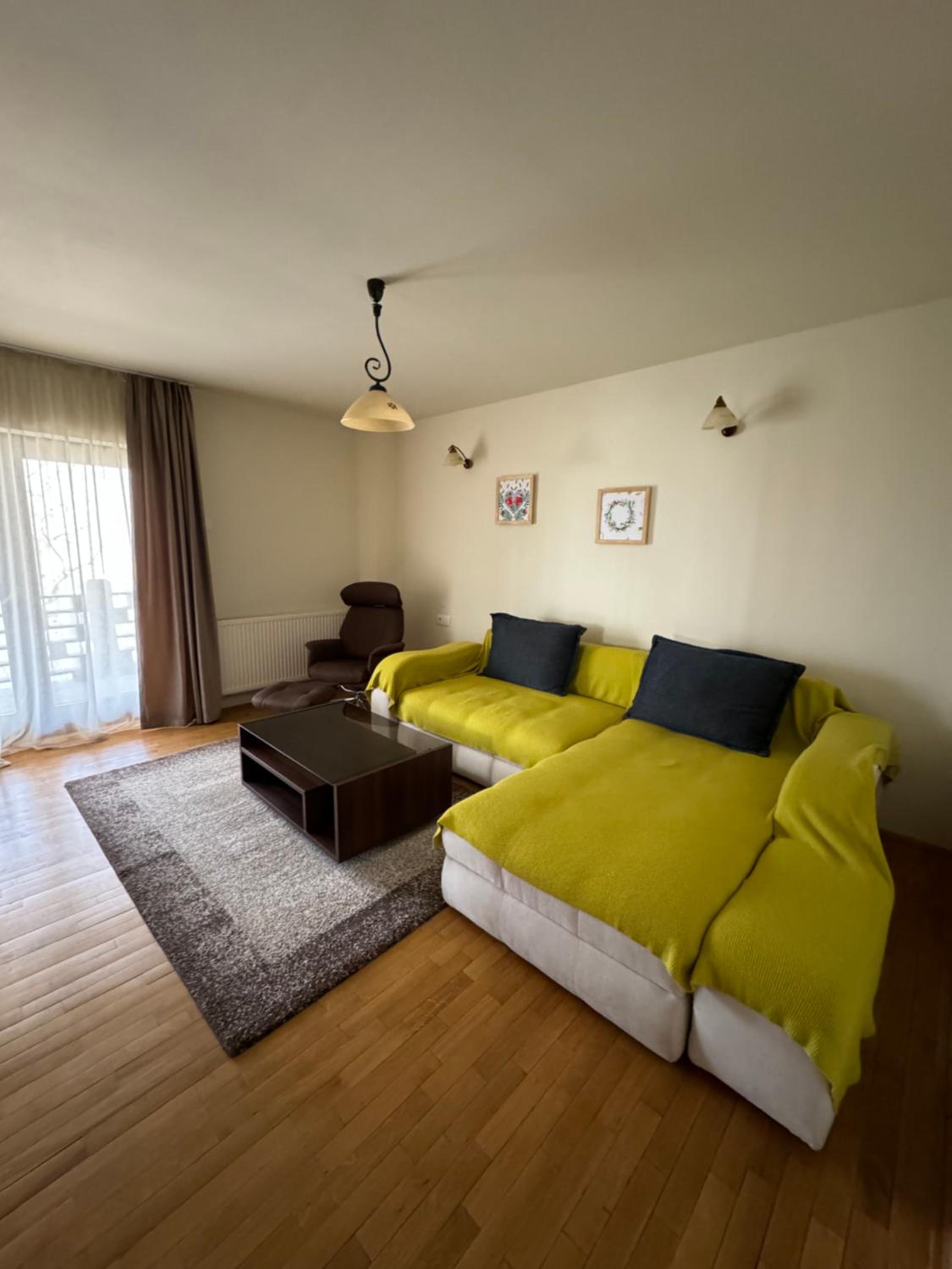 Apartment with Balcony - Photo 4