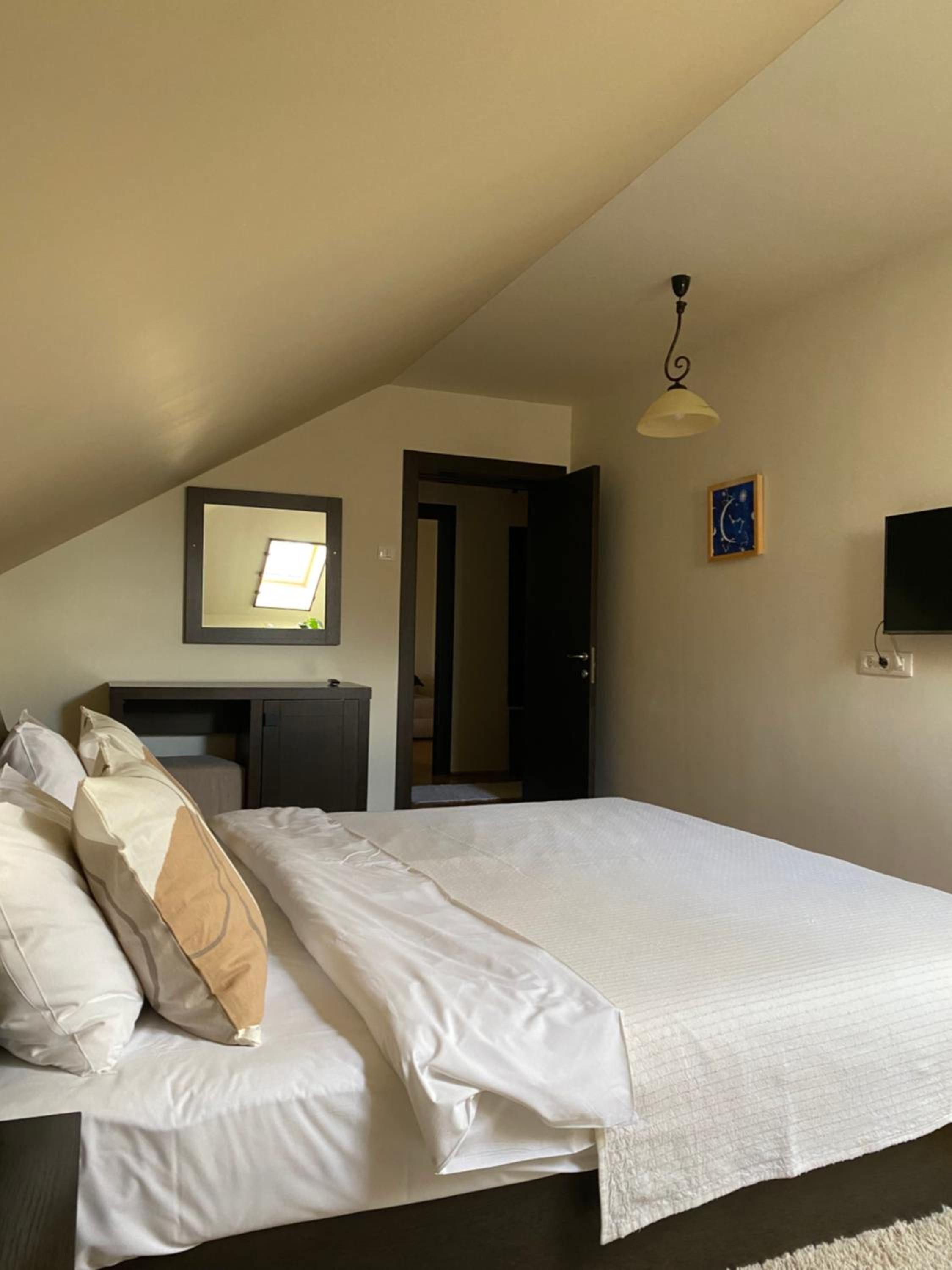 Apartment with Balcony - Photo 12
