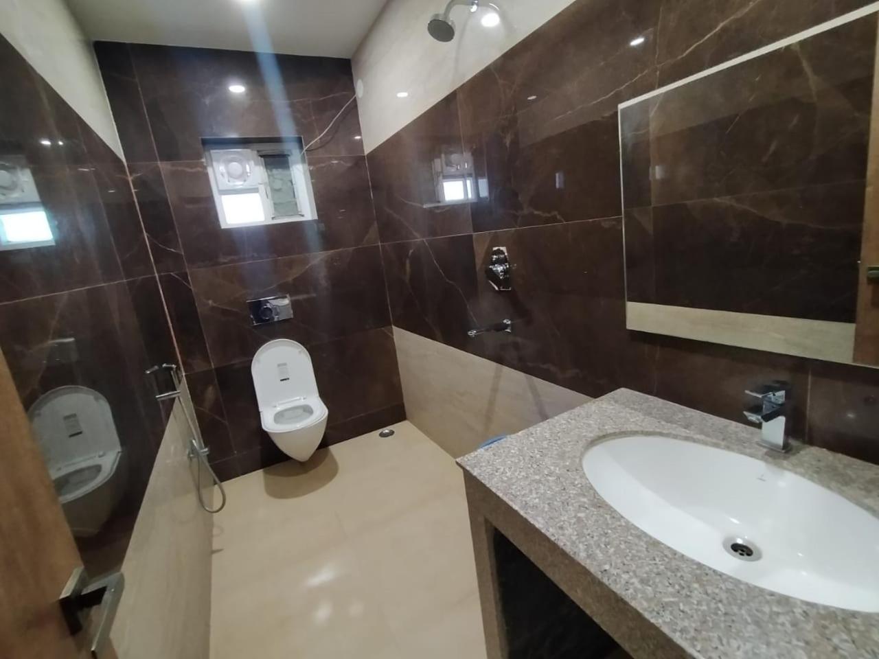 Deluxe Double Room (2 Adults + 1 Child) photo 3