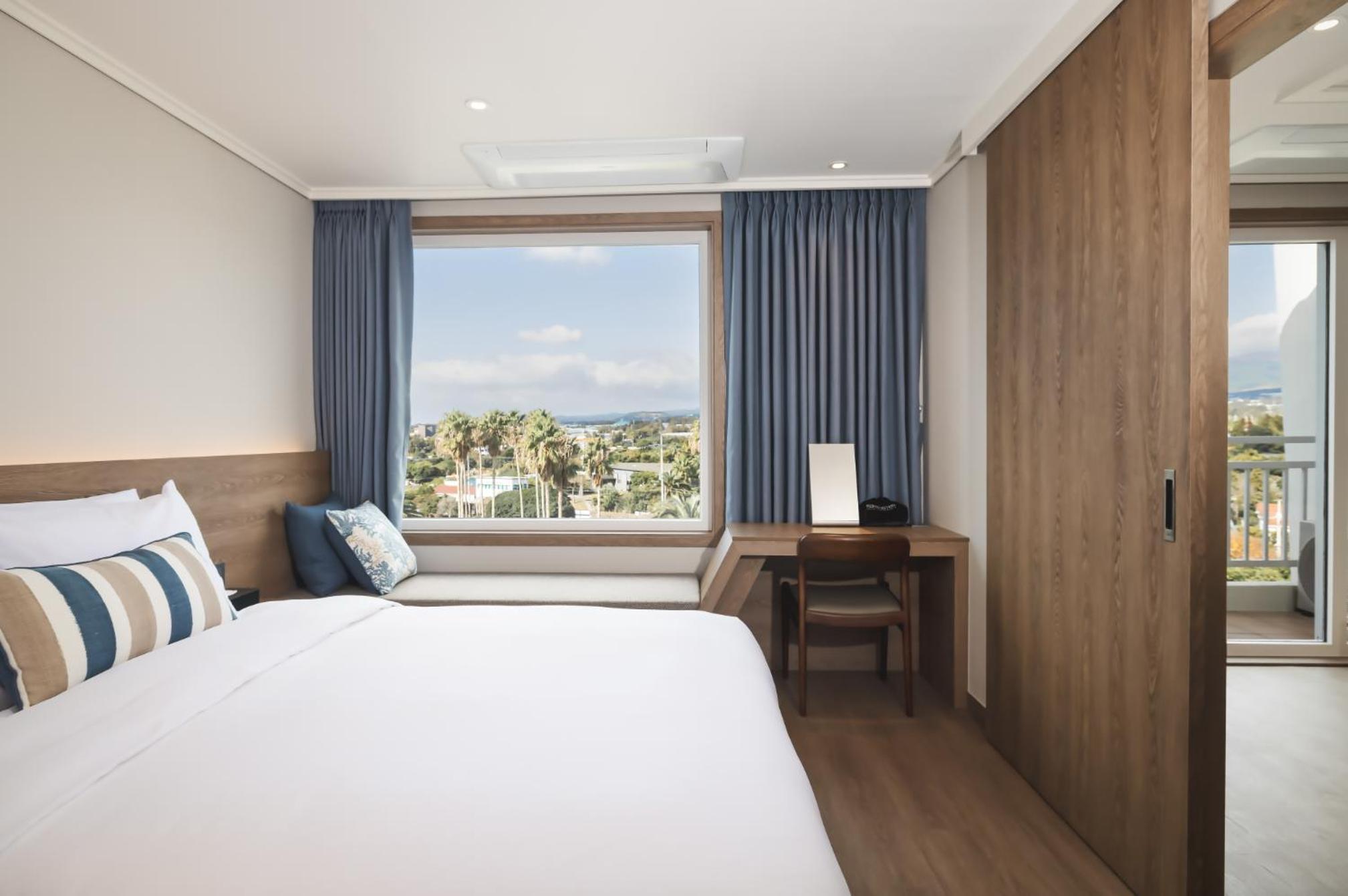 Special Offer - Kensington Premier Mountain - Breakfast for 2 + Pool Access for 2