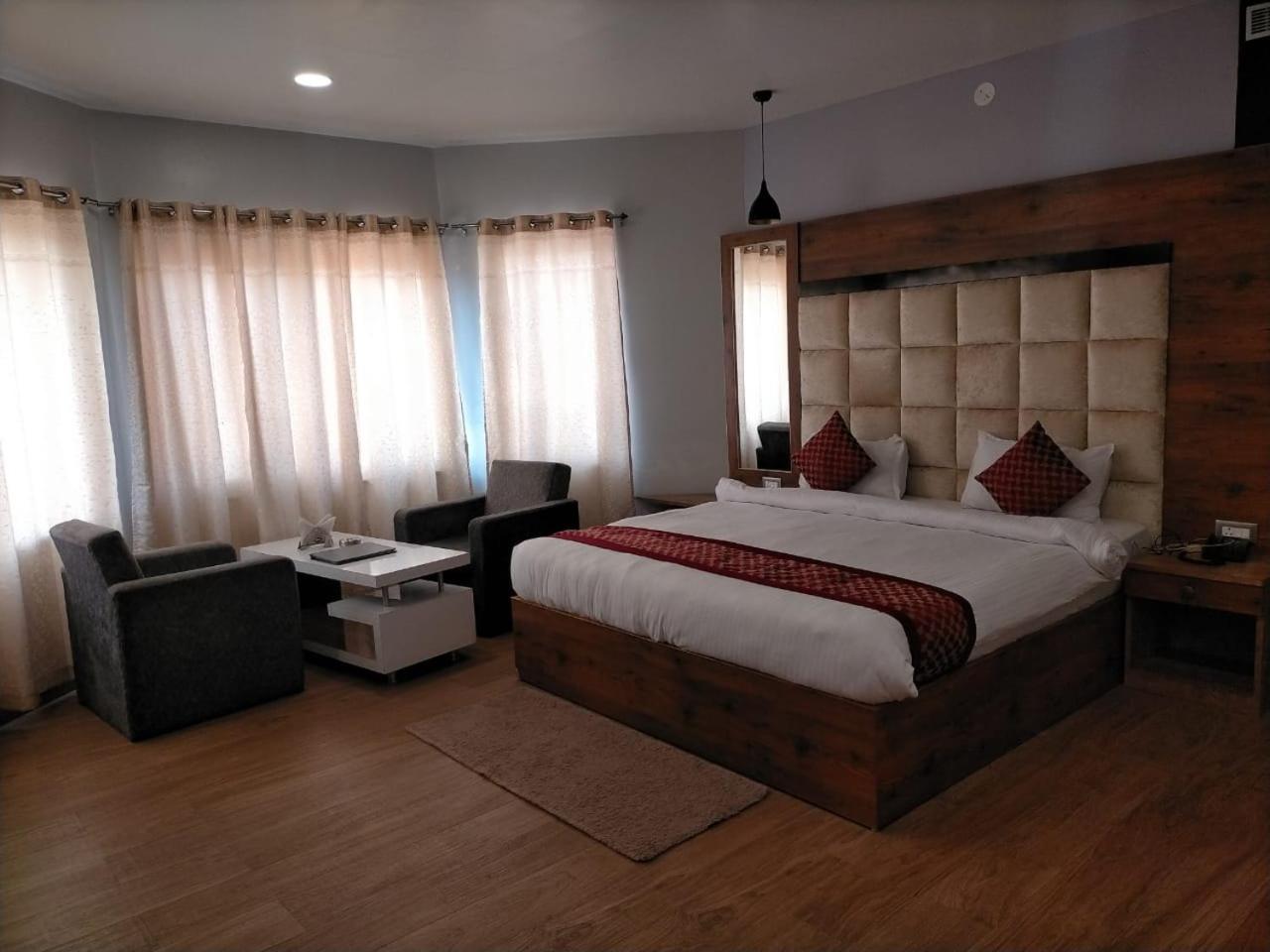 King Room with Pool View photo 3
