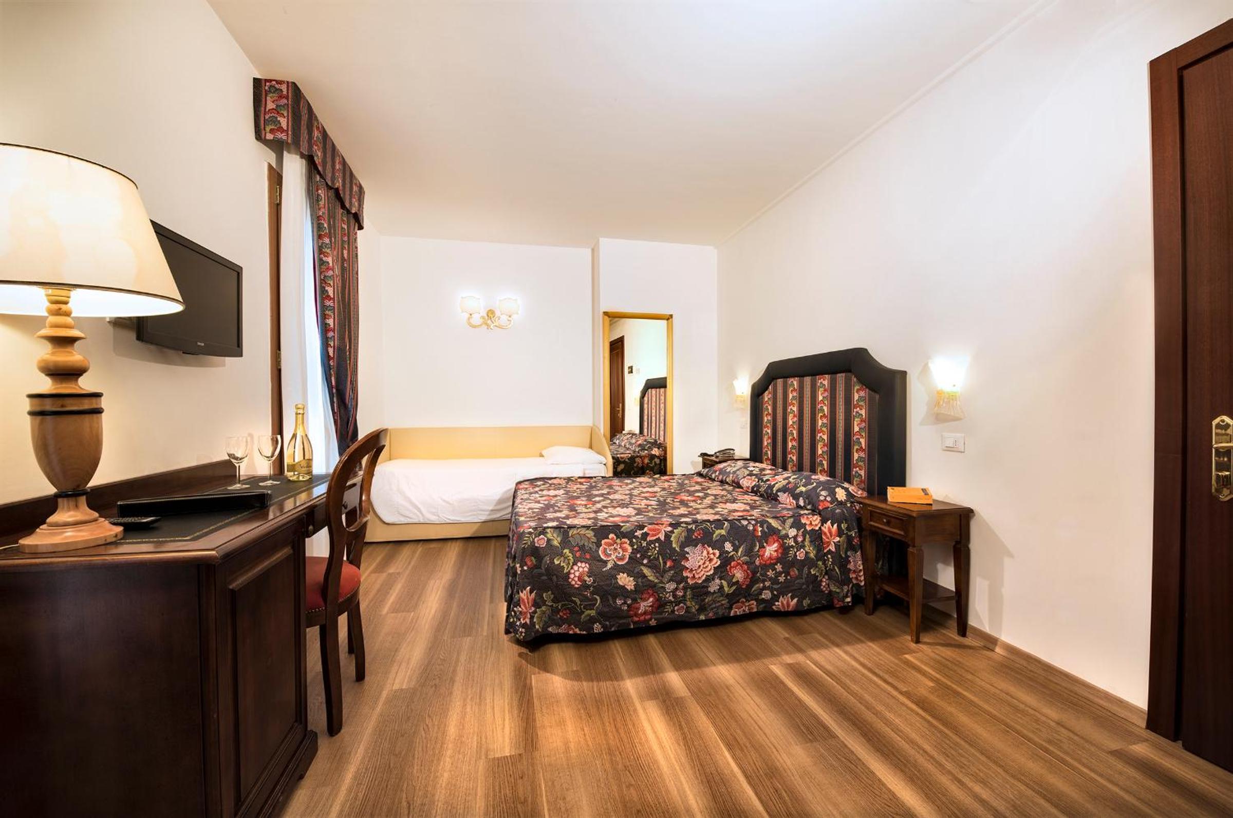 Classic Triple Room - Photo 1