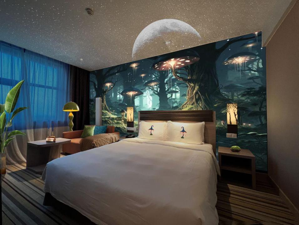 Theme Queen Room