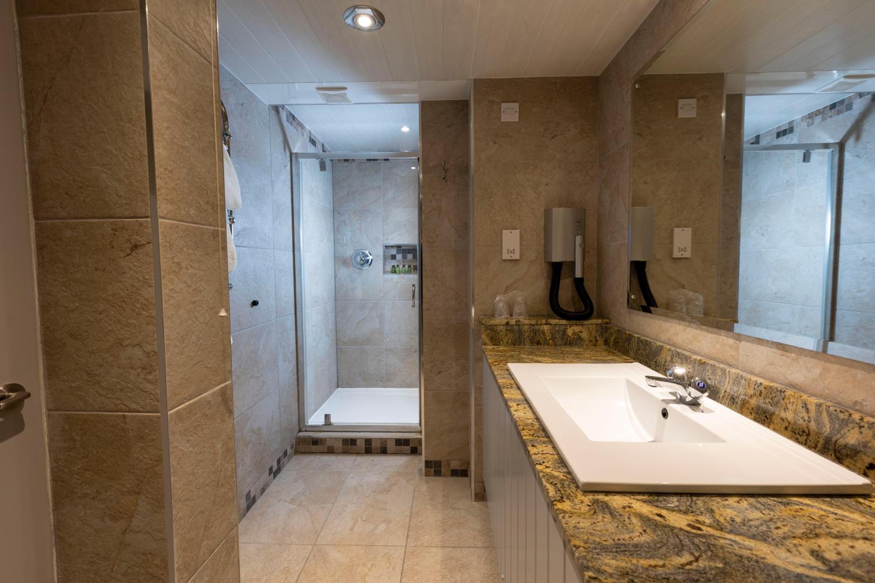 Superior King Room with Kitchenette - Photo 10