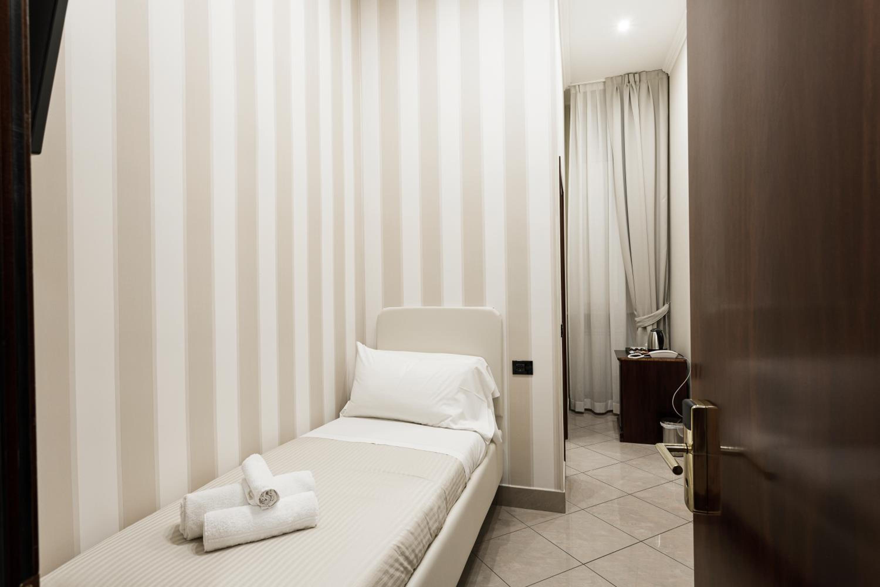 Deluxe Single Room photo 3