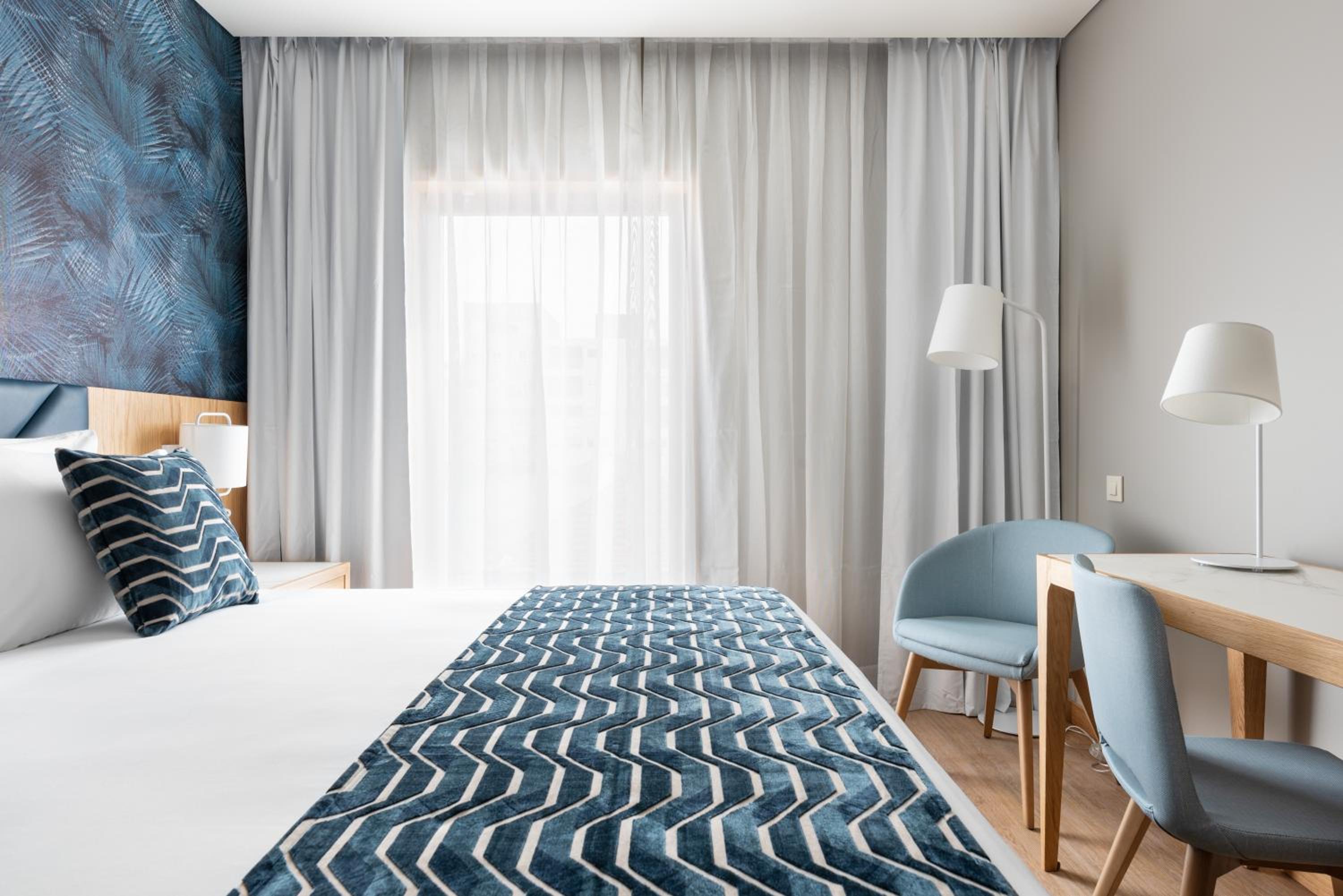 Deluxe Double Room with Balcony - Photo 8