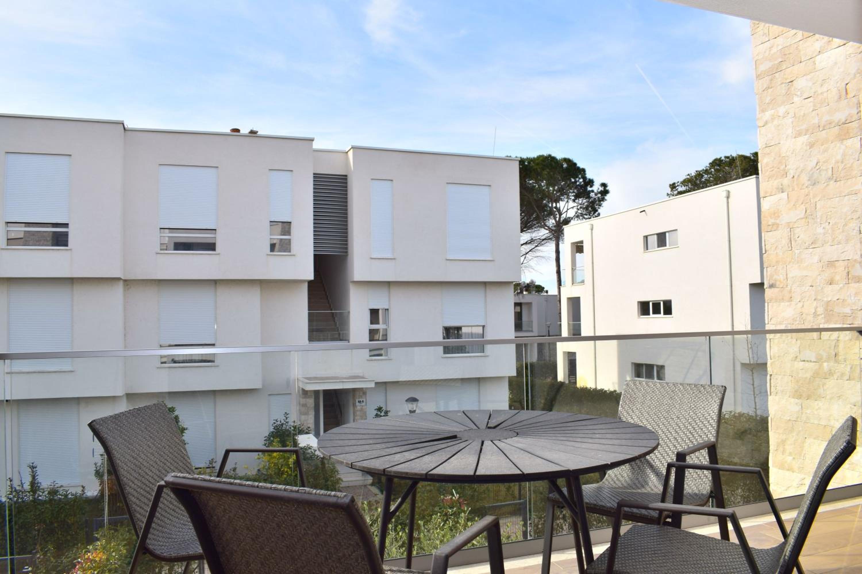 Apartment with Balcony photo 3