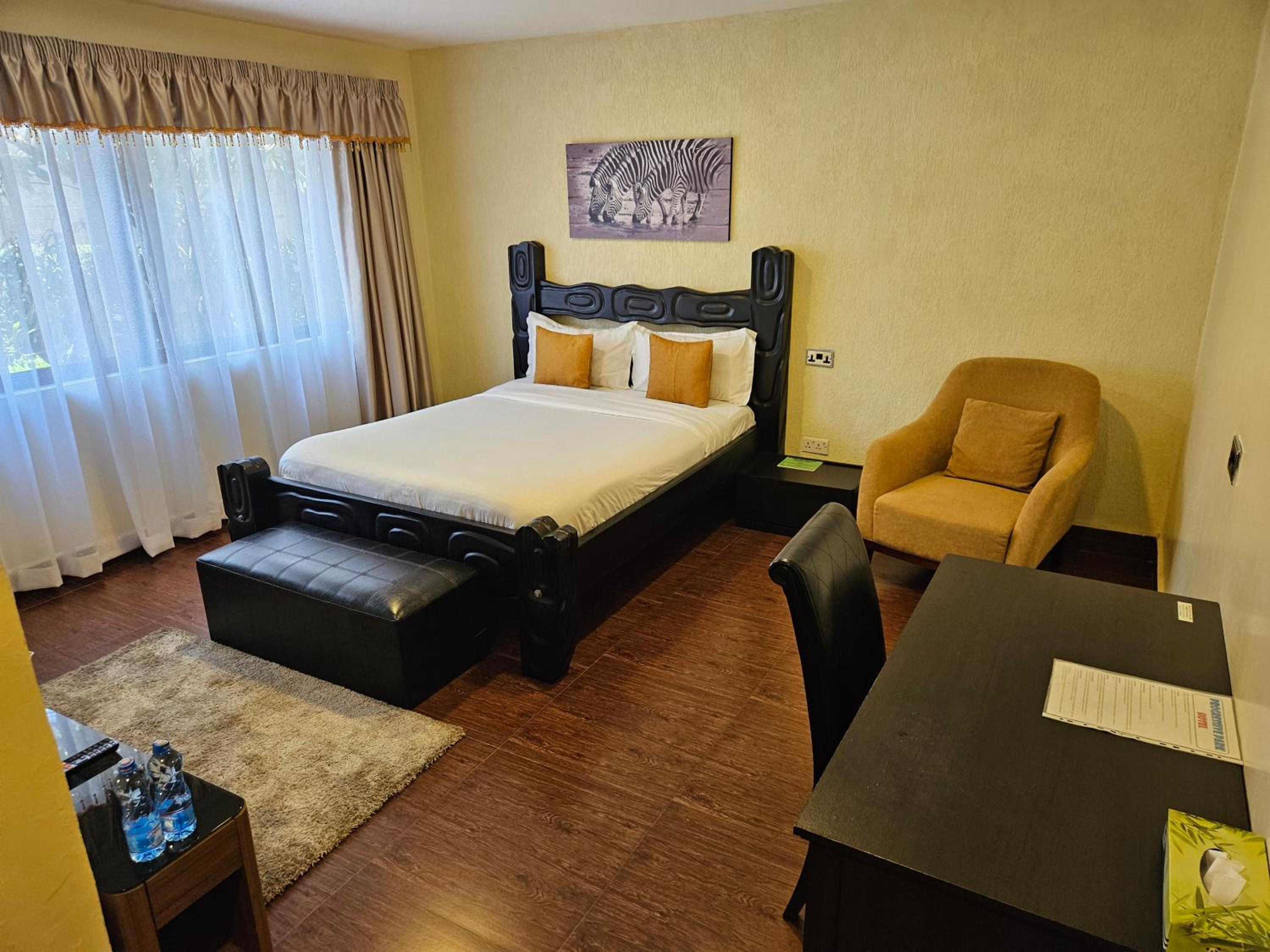 DOUBLE/TWIN ROOM WITH FAN - Photo 1
