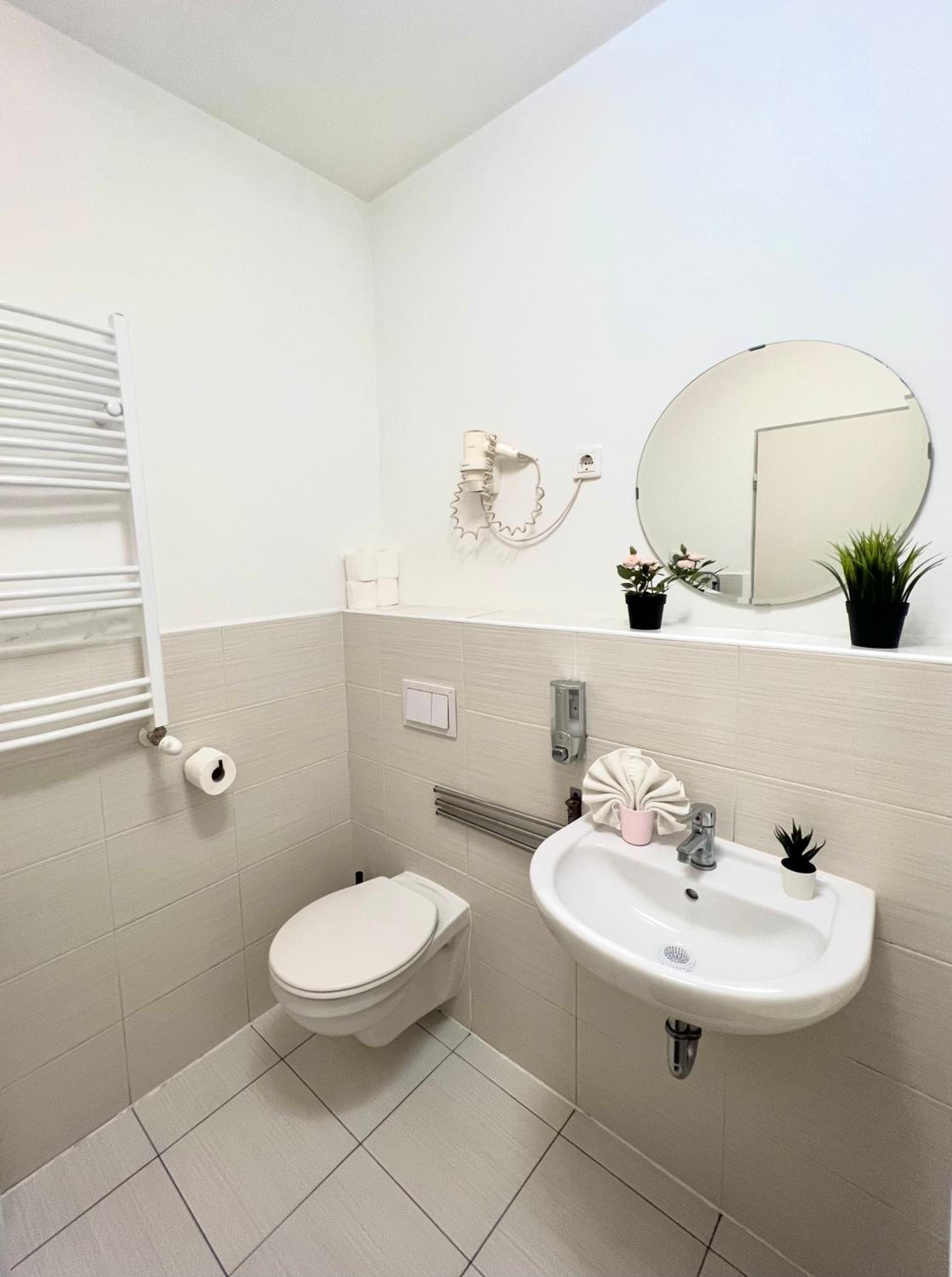 One-Bedroom Apartment - Photo 12