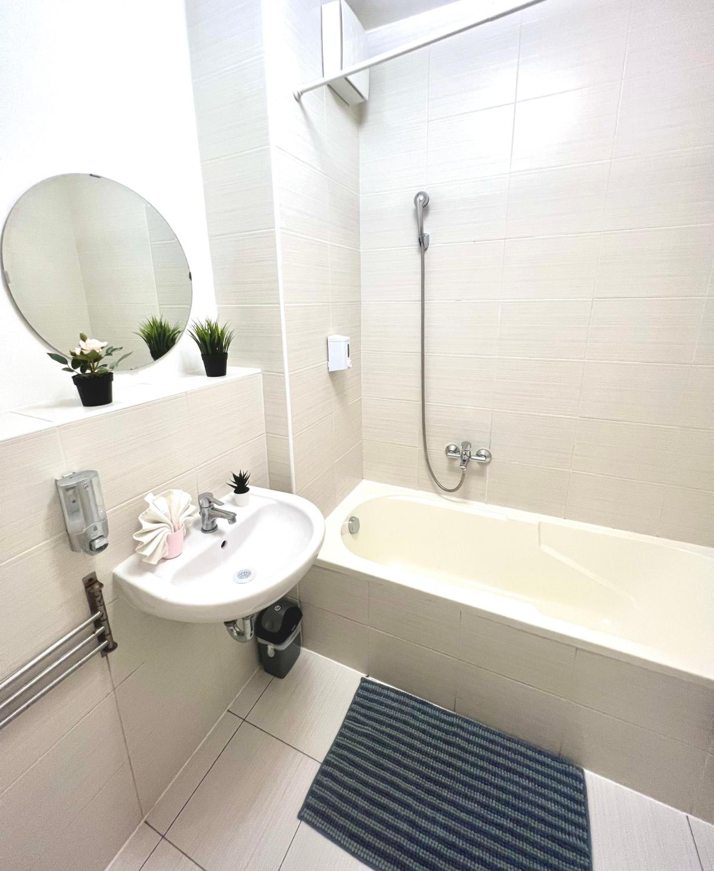 One-Bedroom Apartment - Photo 2