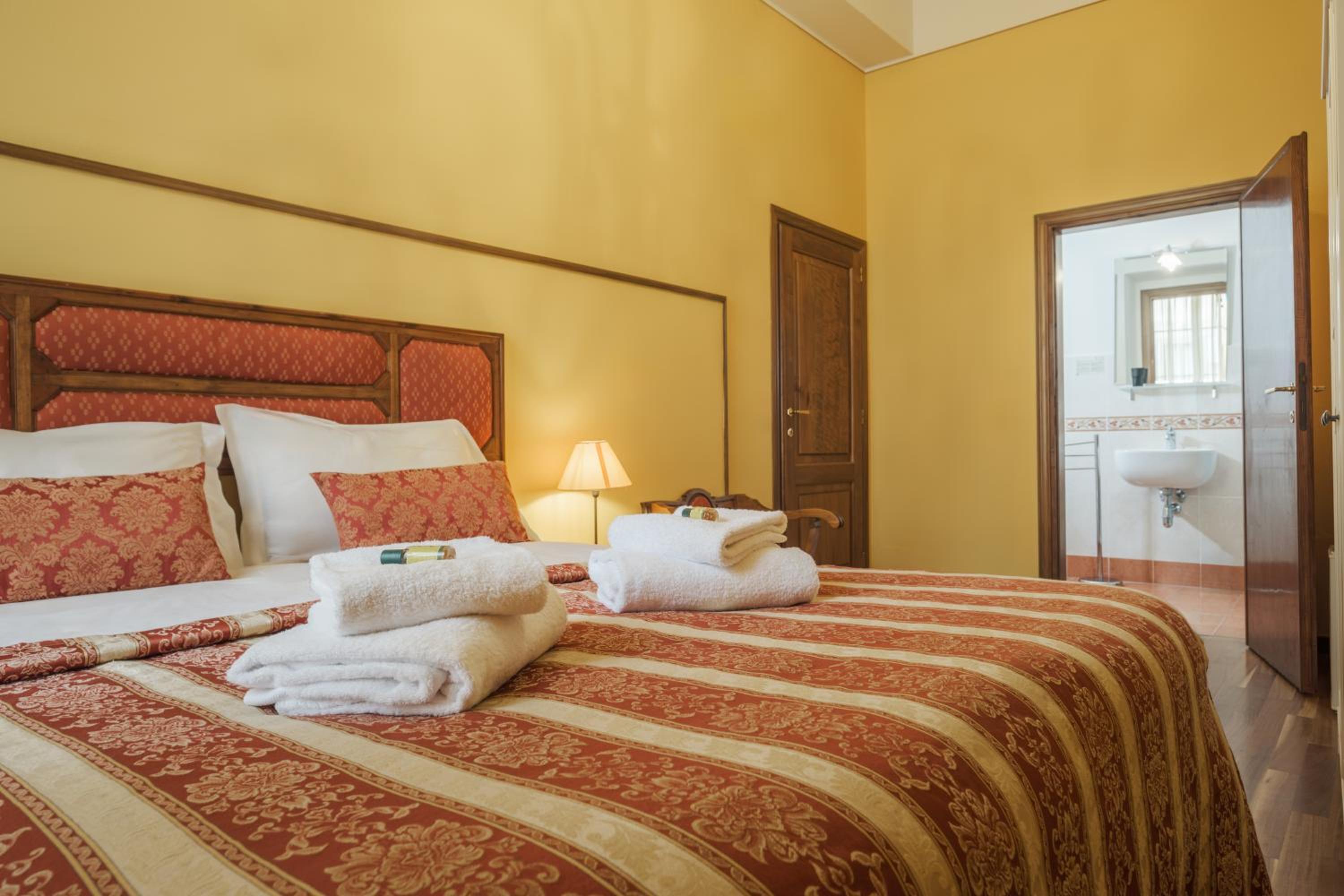Double Room with Balcony photo 2
