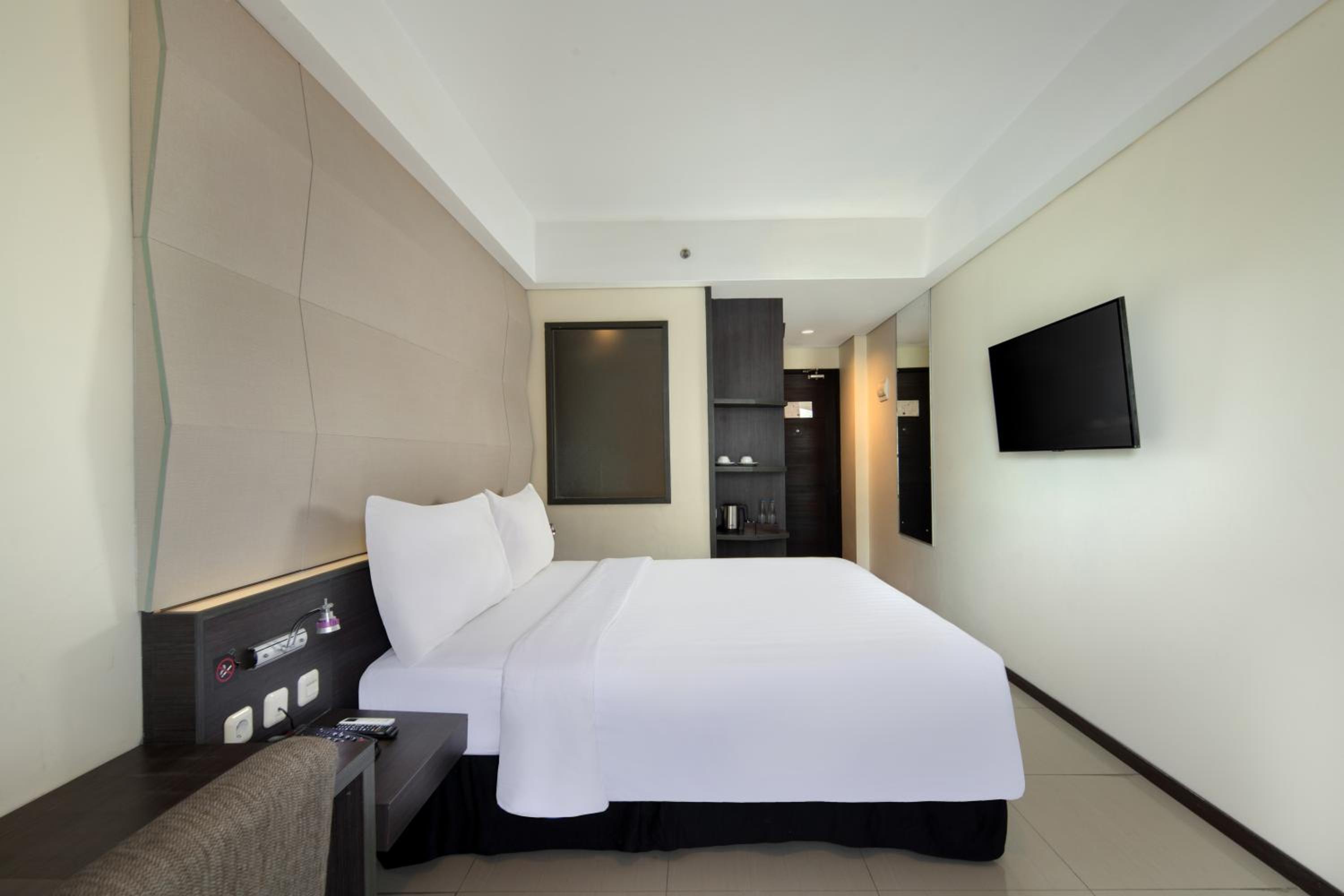 King Room With Pool View