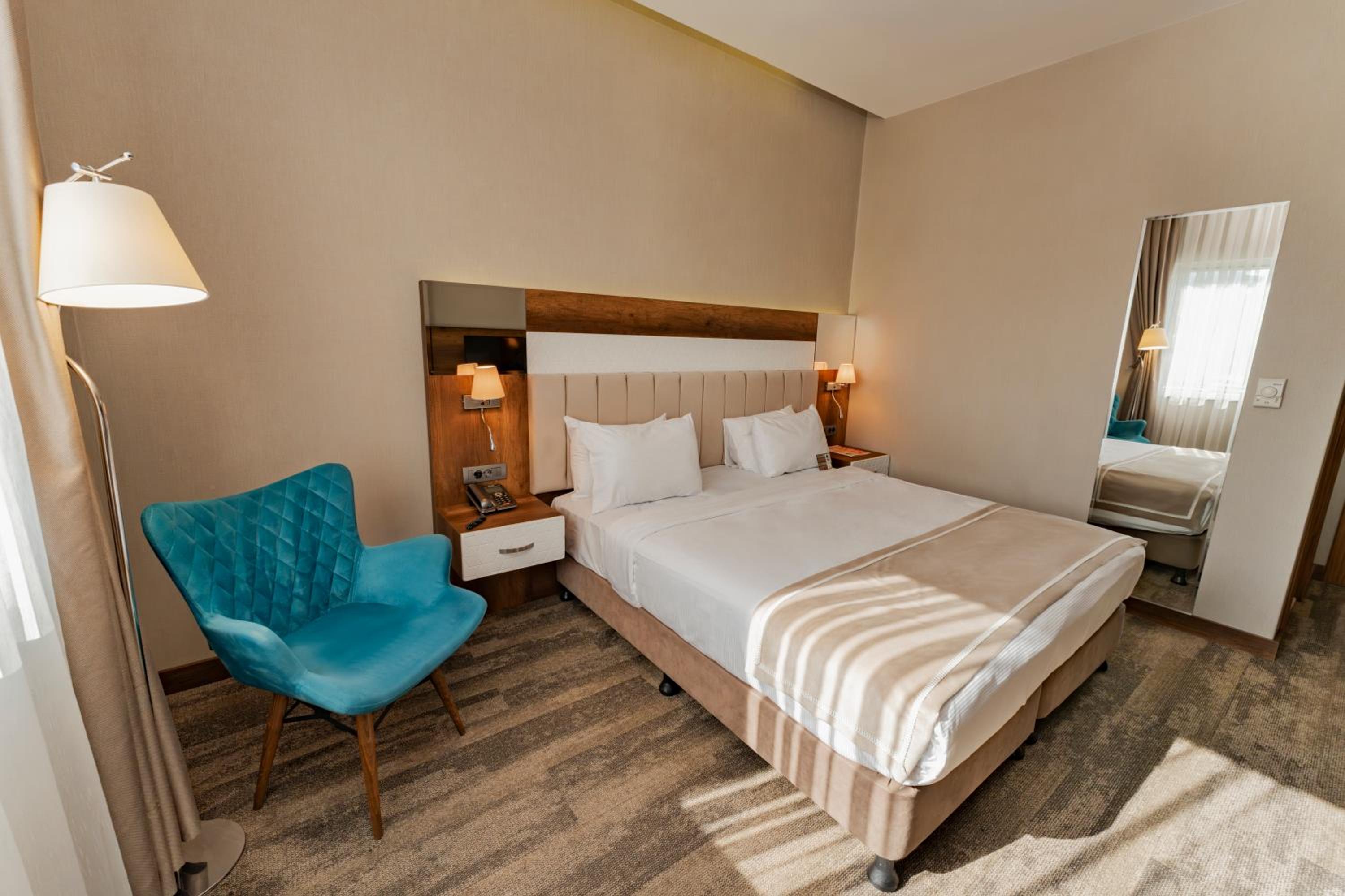 Standard Double or Twin Room photo 1