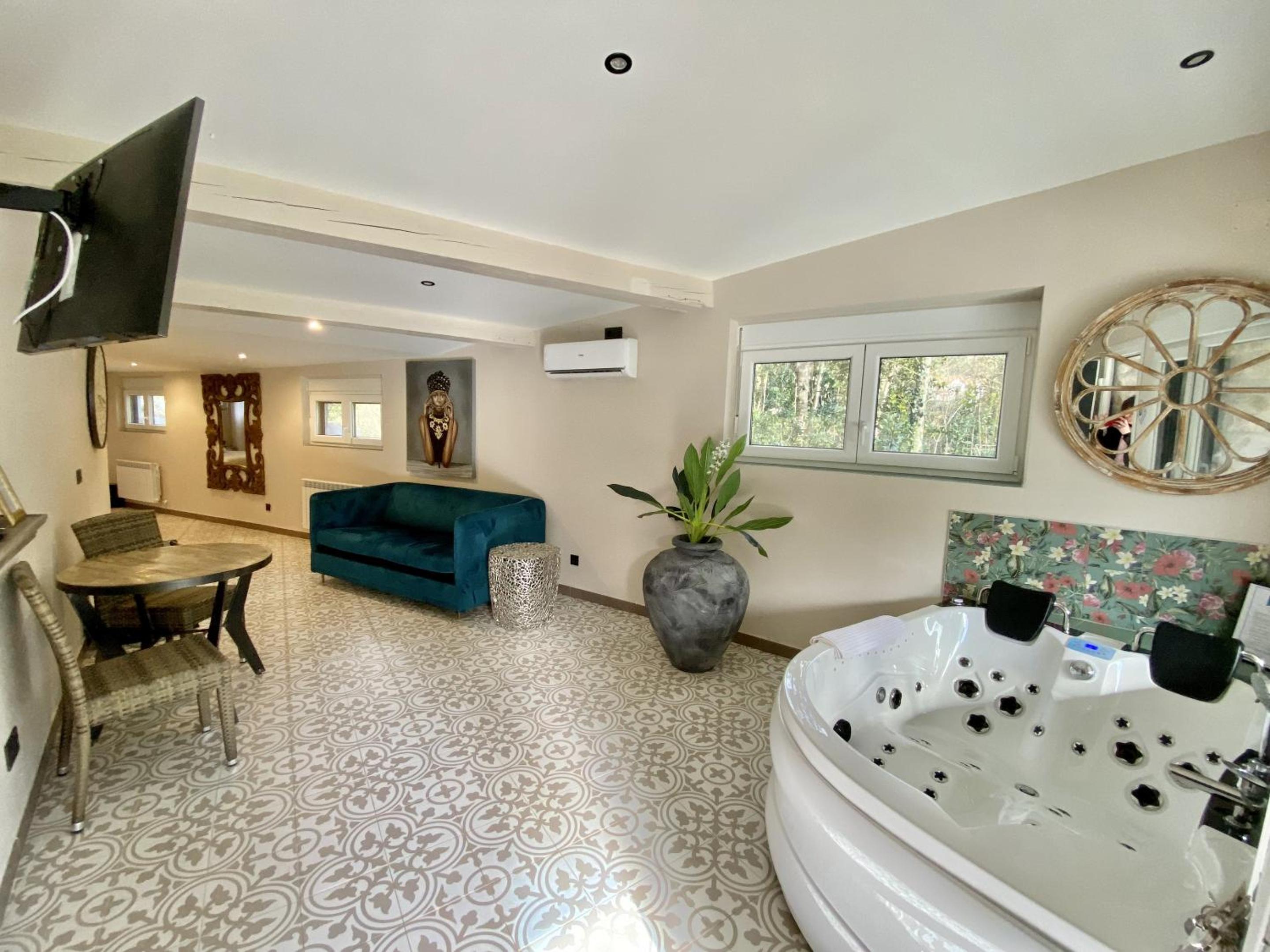 Suite Deluxe con Bañera de Hidromasaje