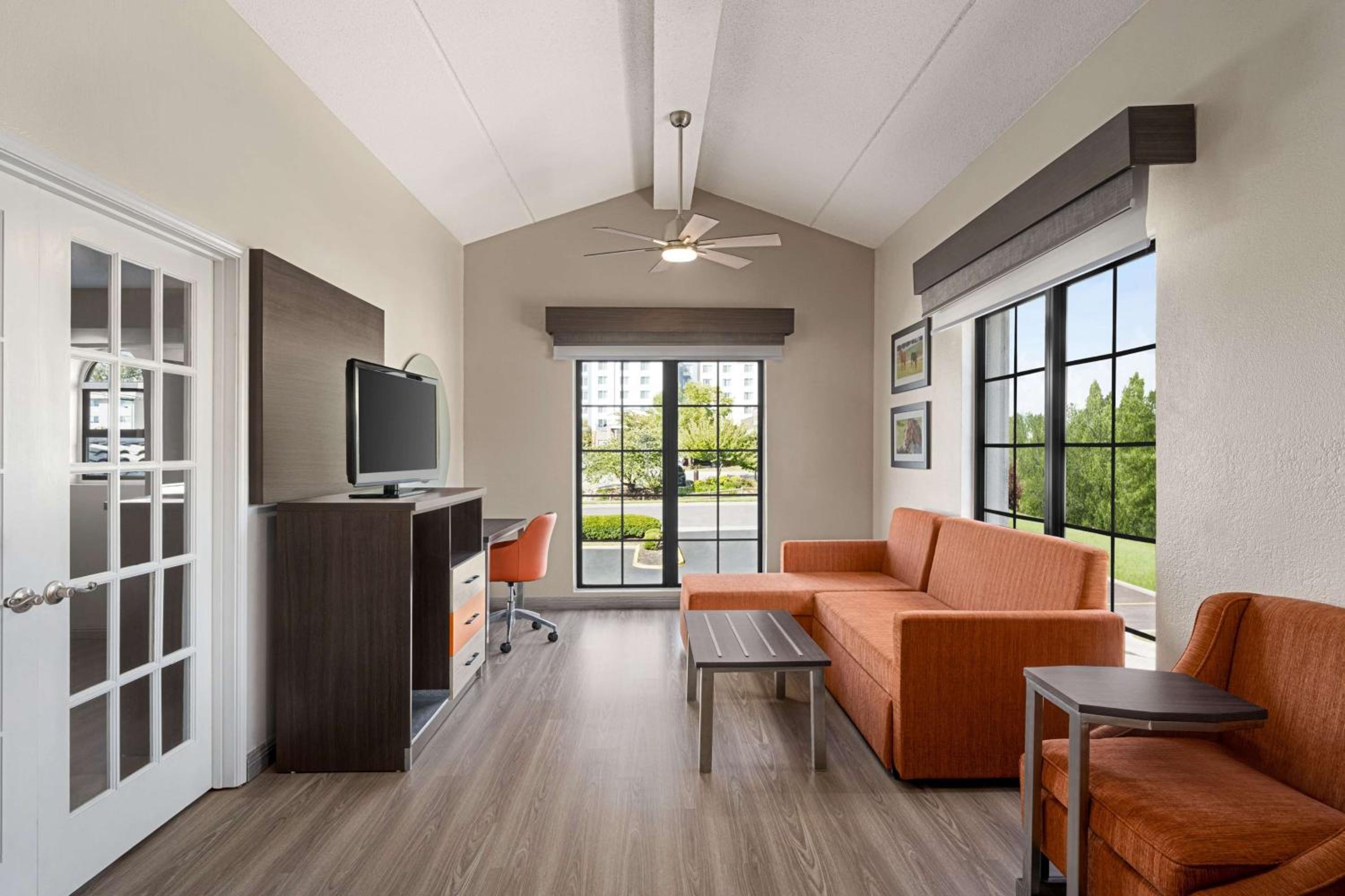 One-Bedroom King Suite - Non-Smoking - Photo 7