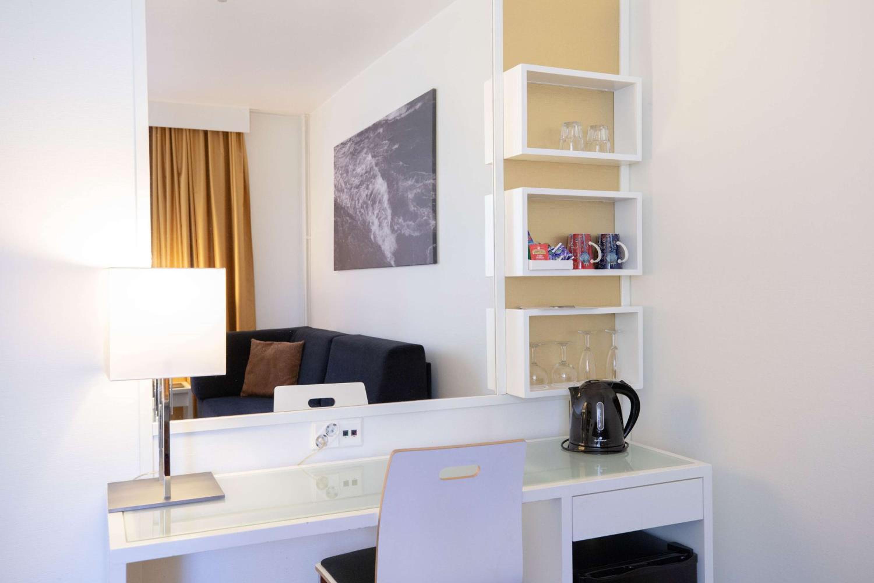 Superior Plus Family Room - Park Building - Photo 3
