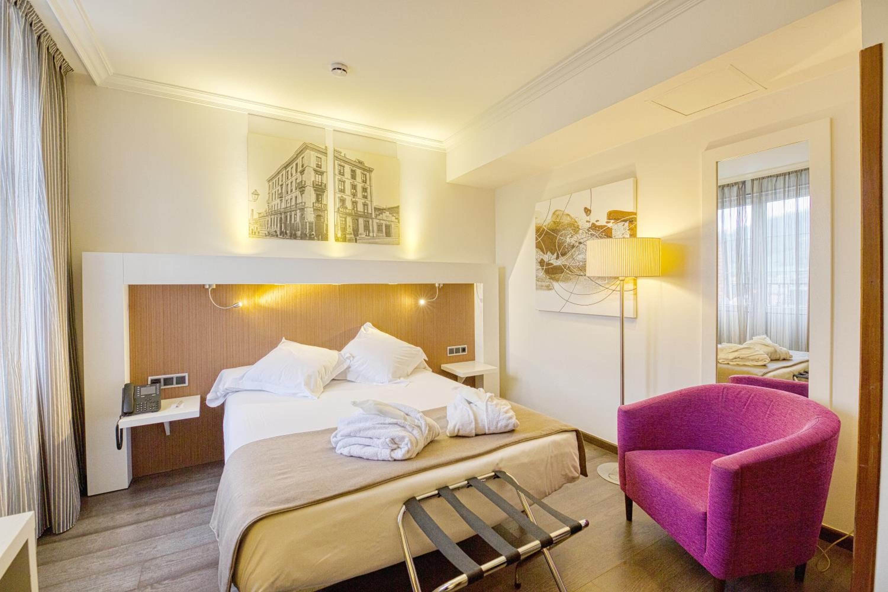 Double or Twin Room - Photo 2