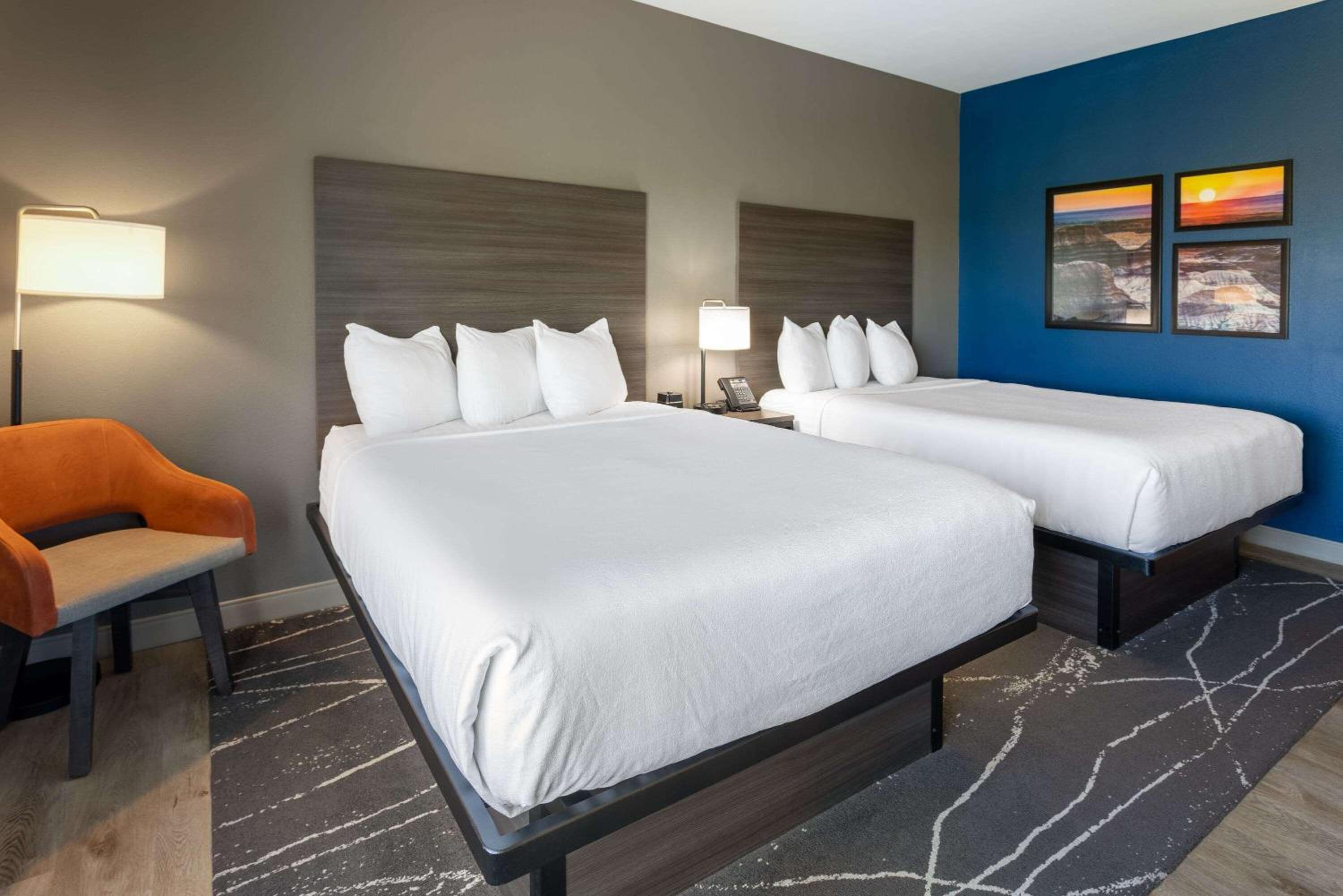 Queen Room with Two Queen Beds - Non-Smoking - Photo 1