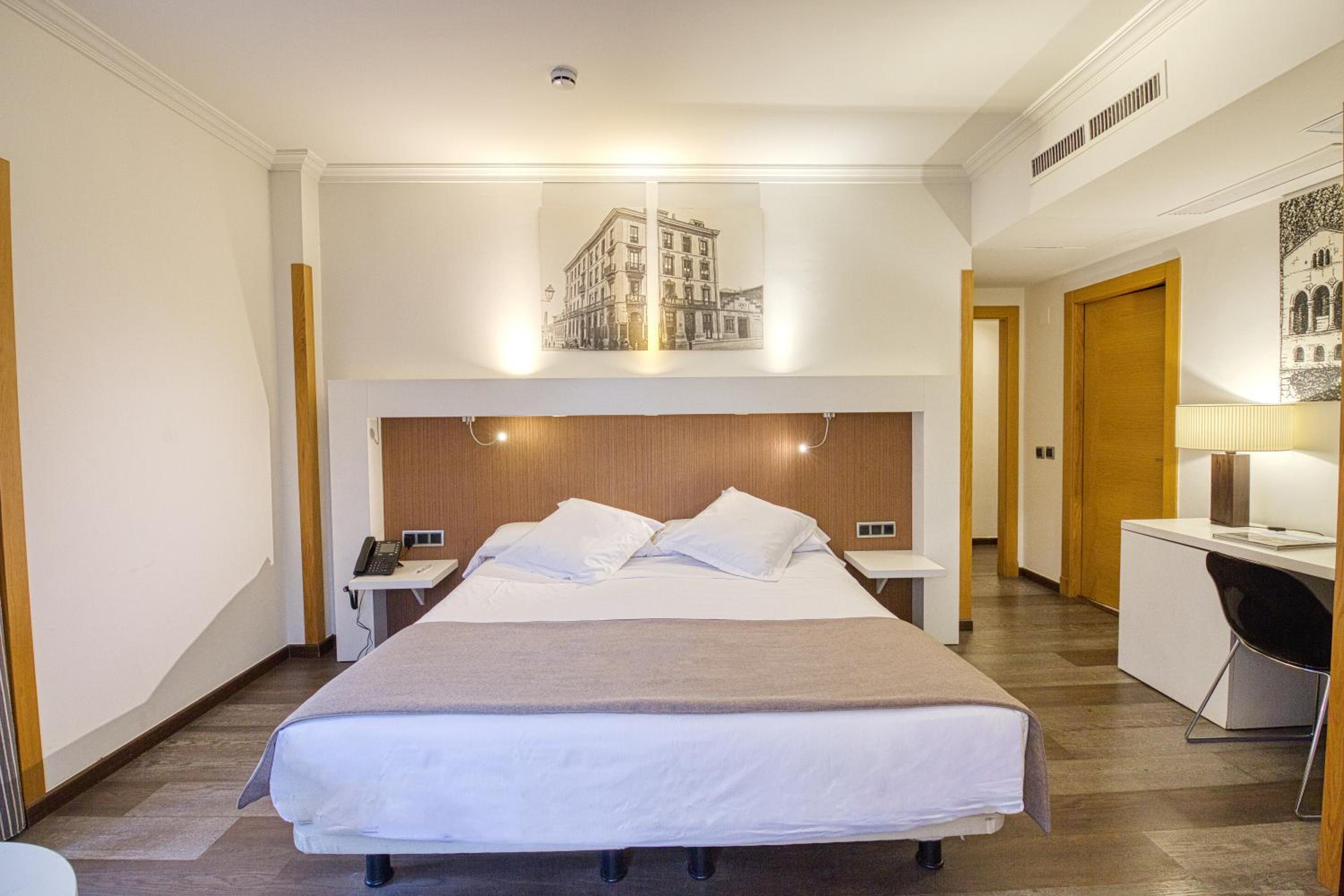 Double or Twin Room - Photo 1