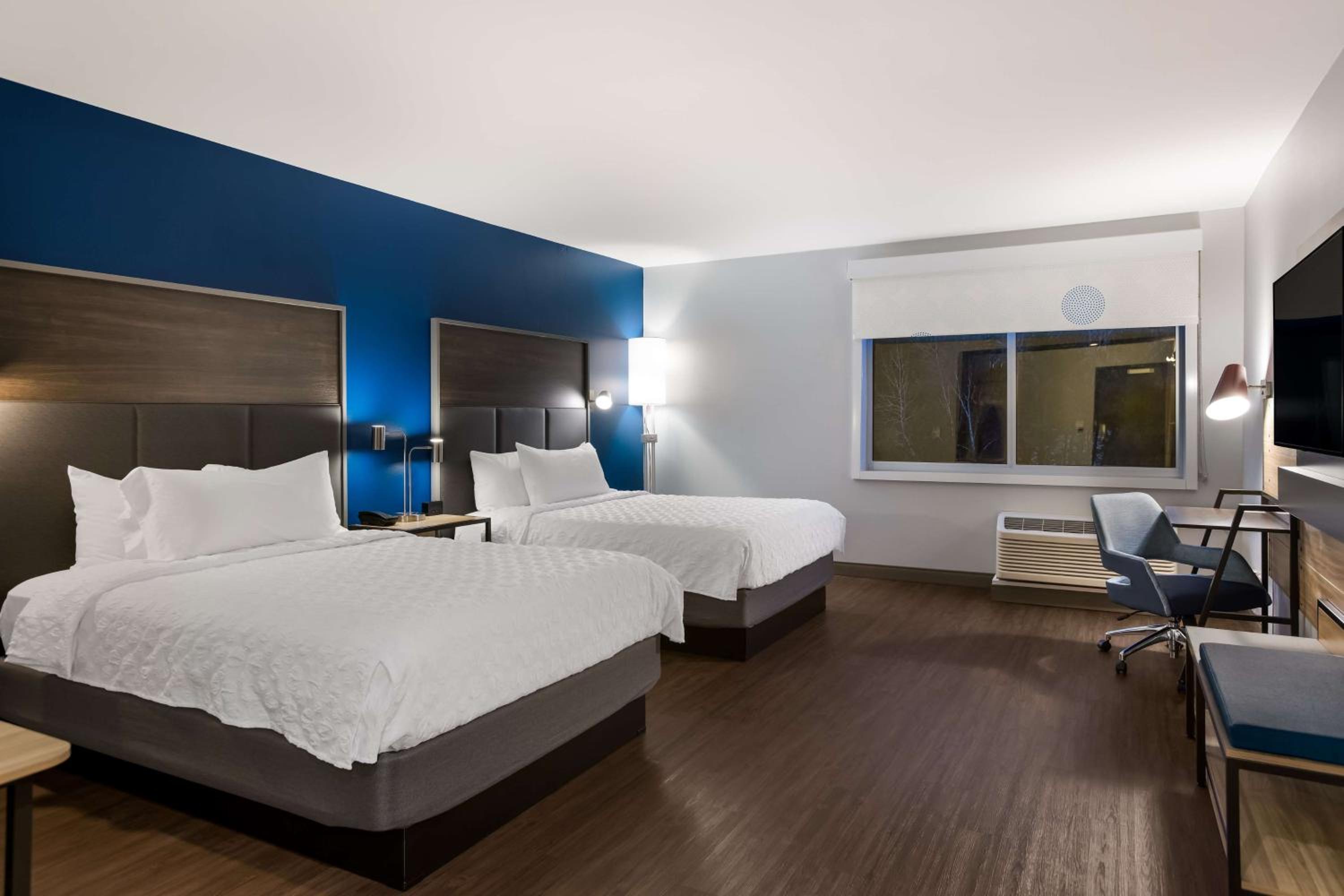 Queen Room with Two Queen Beds - Hearing Access - Photo 3