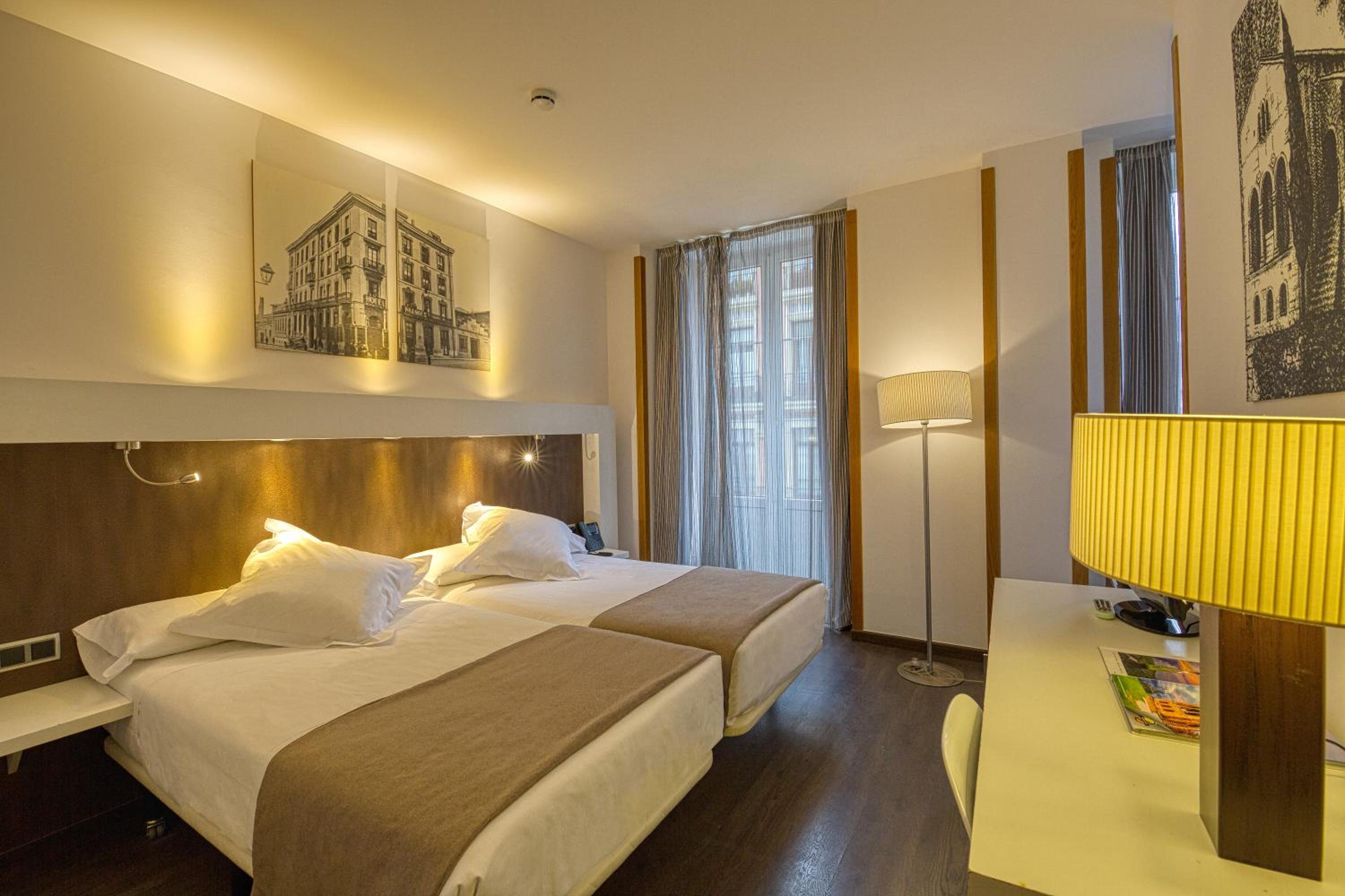 Double or Twin Room - Photo 4