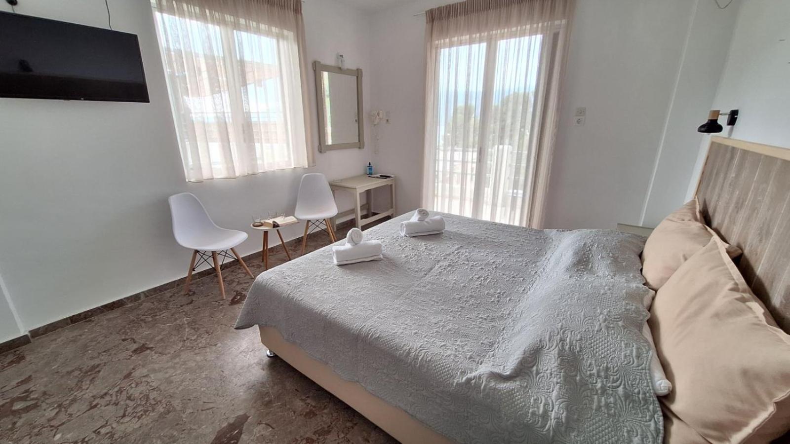 Double or Twin Room with Sea View photo 2