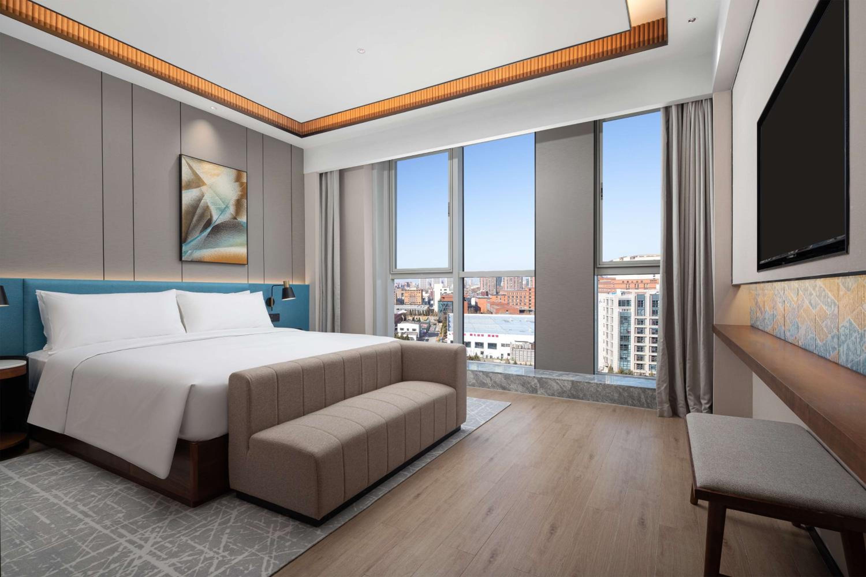 Deluxe King Suite