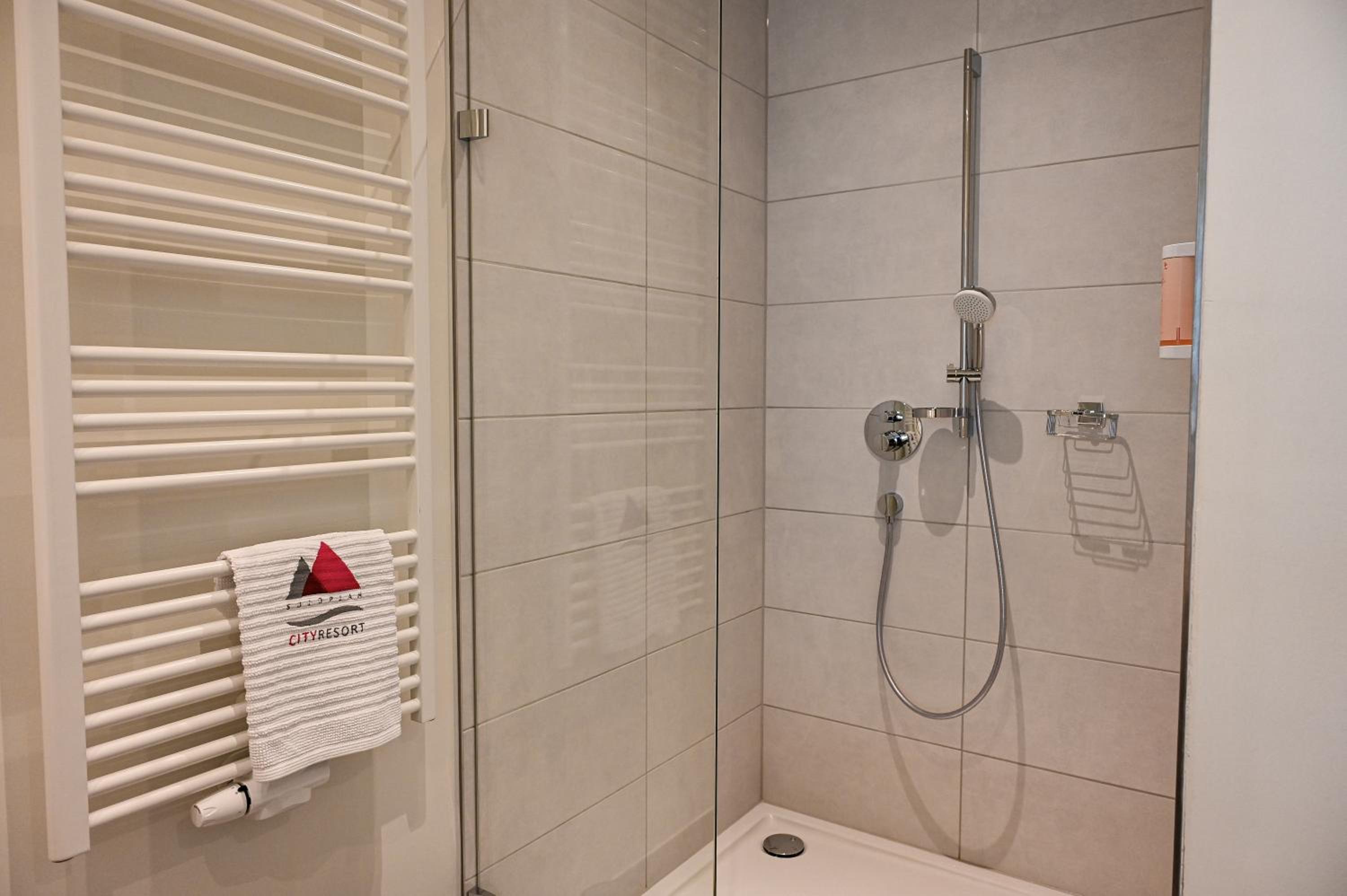 Deluxe Double Room with Balcony - Photo 2