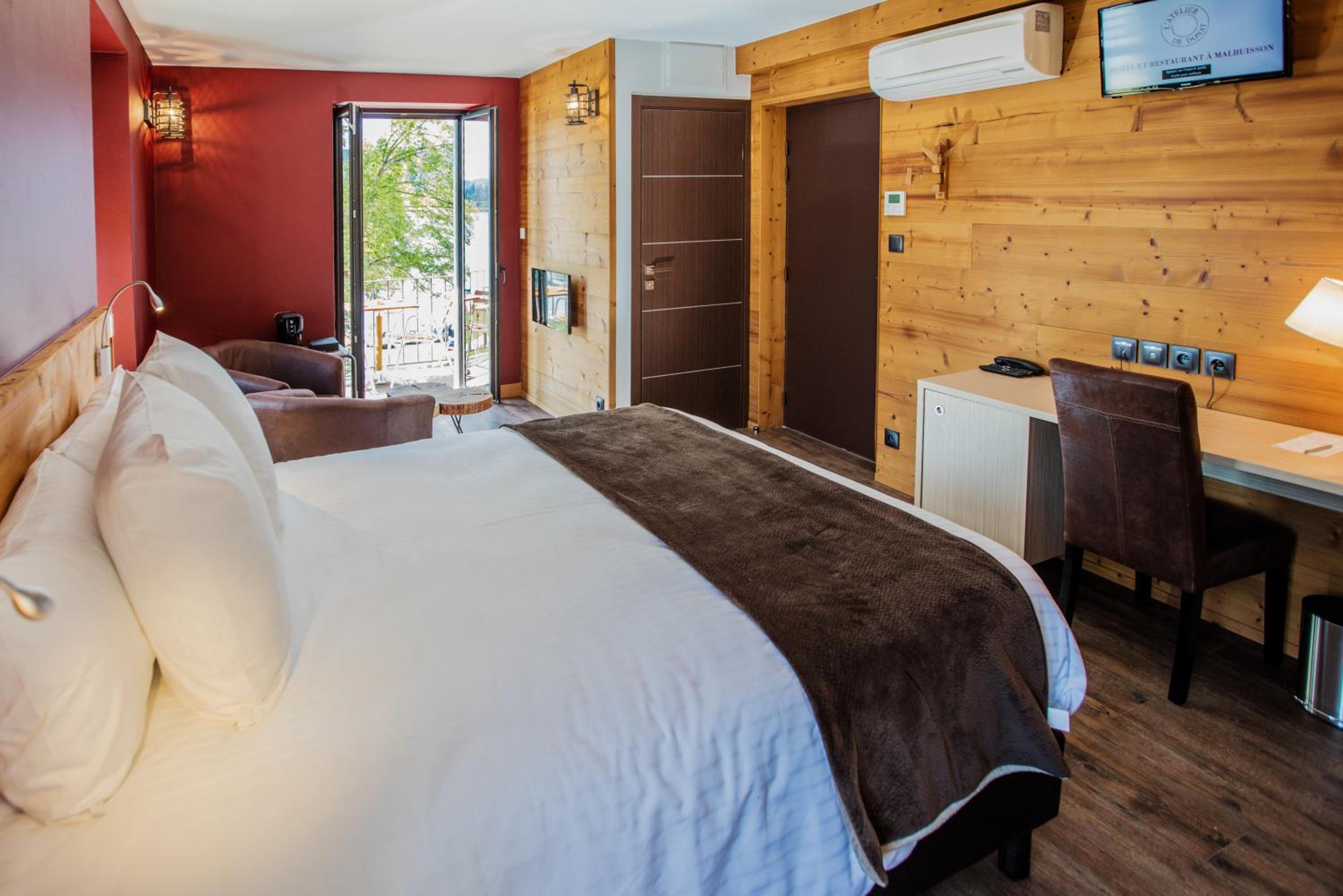 Suite with Balcony photo 1
