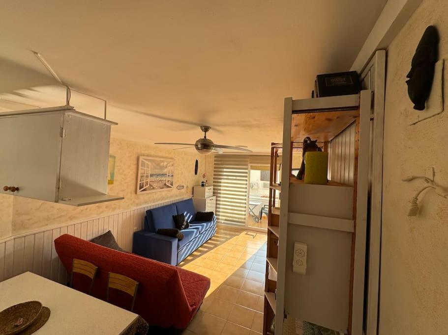 Estudio con vista al jardín