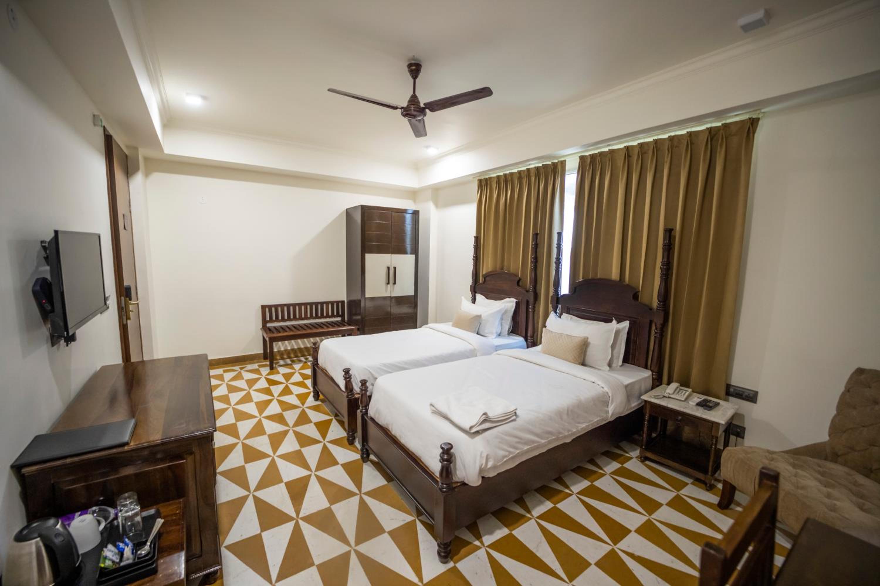 Twin Room - Photo 2
