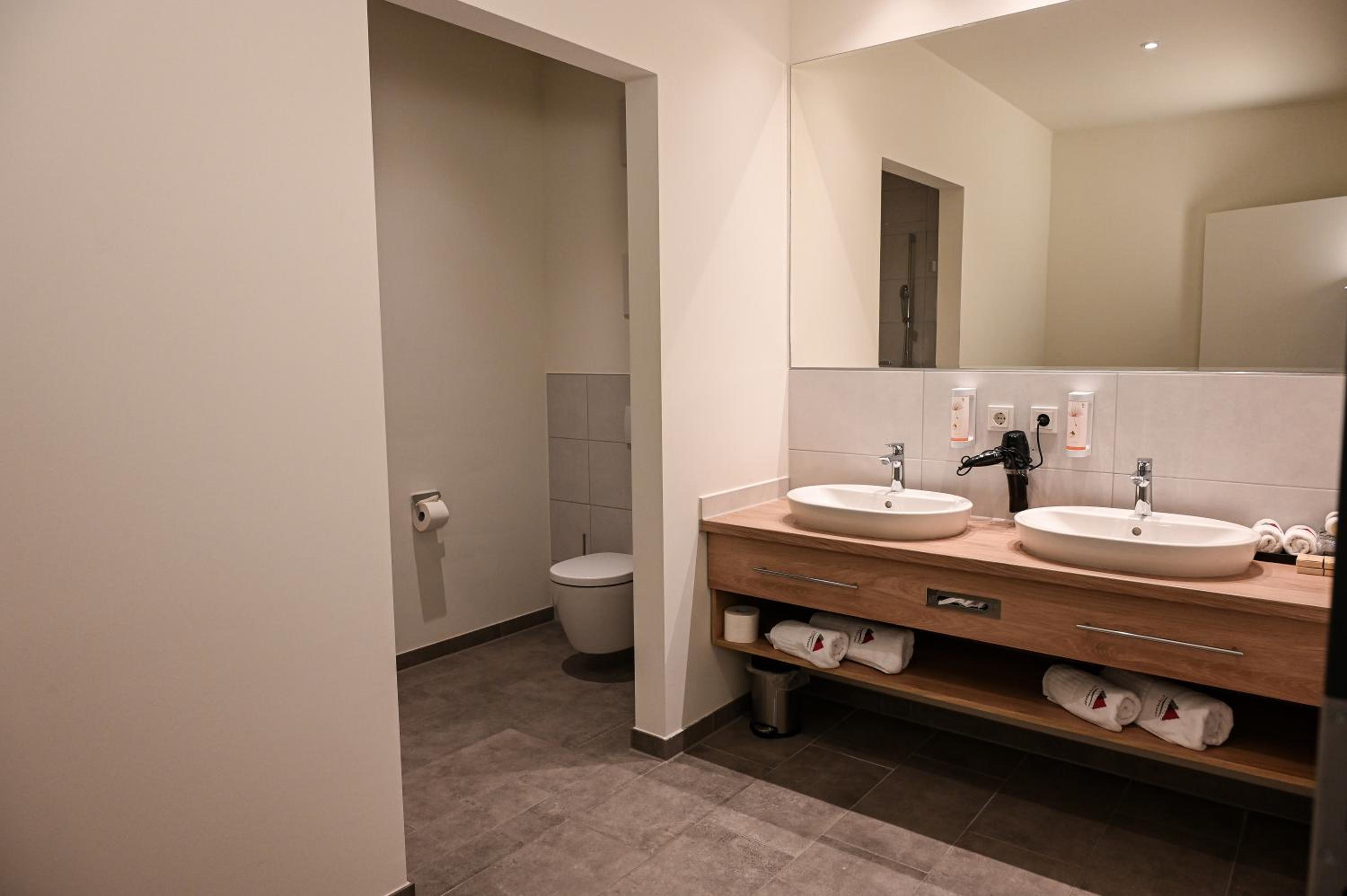 Suite with Balcony - Photo 8
