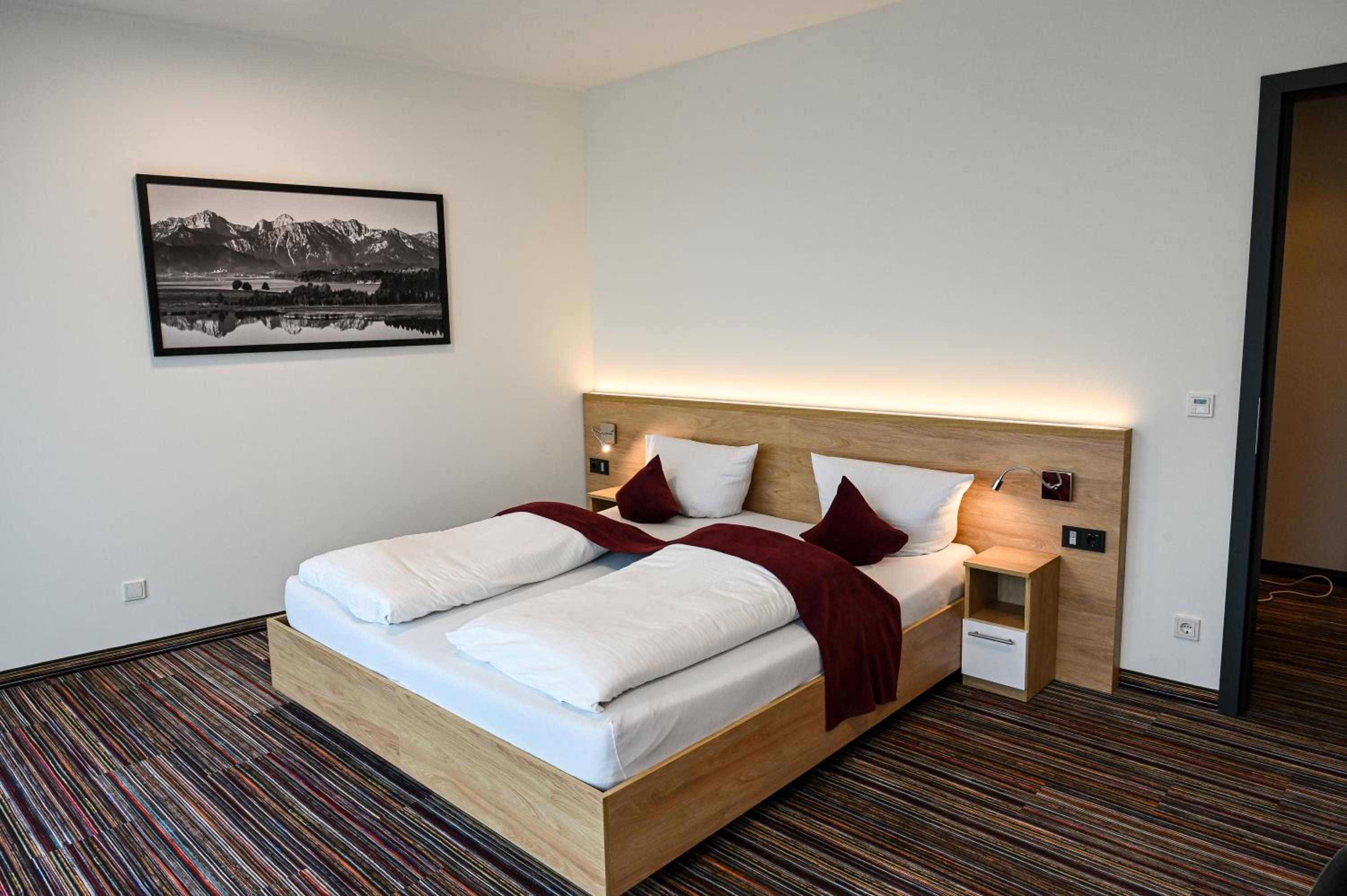 Suite with Balcony - Photo 2