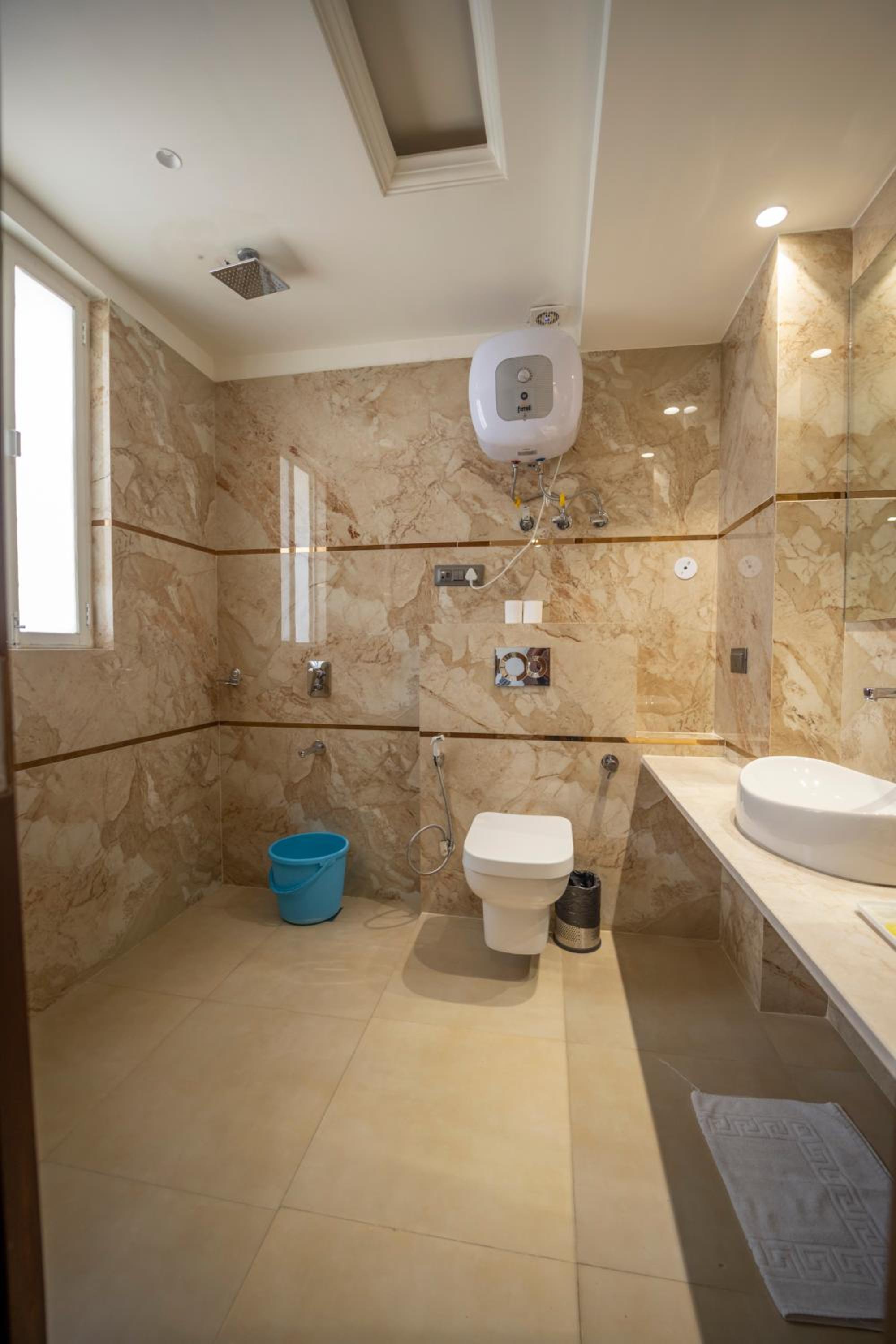 Twin Room - Photo 9