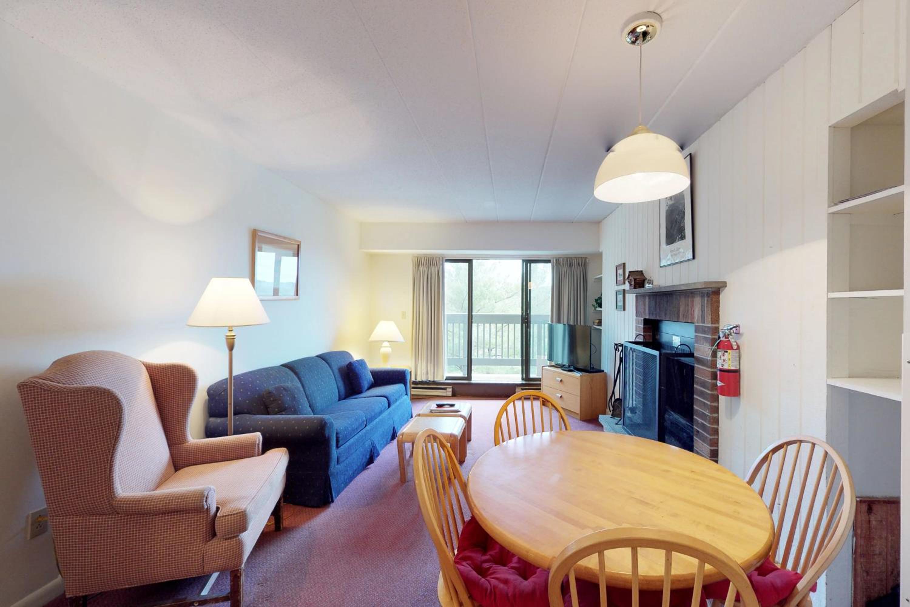 One-Bedroom Apartment photo 1