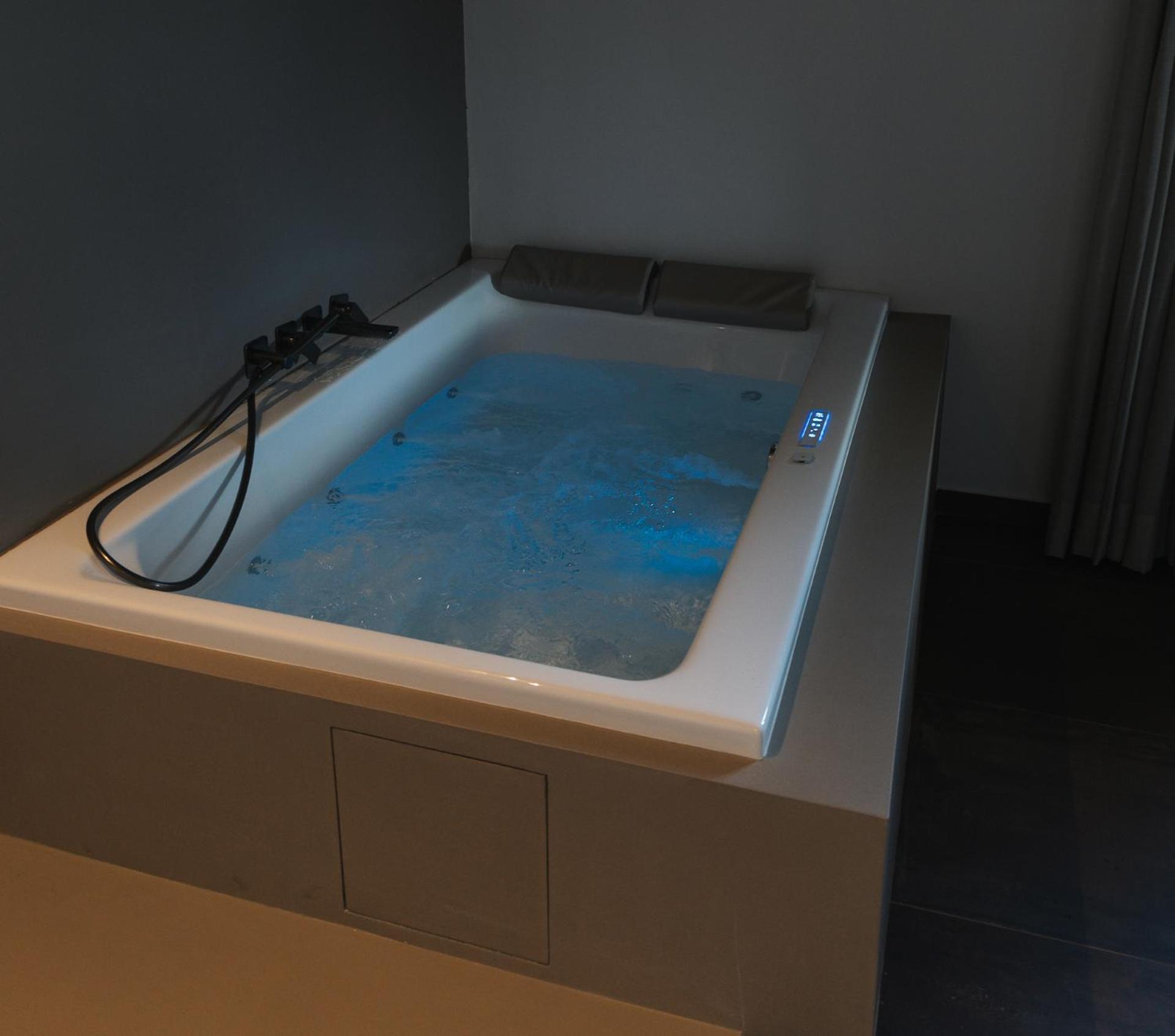 Suite with Spa Bath - Photo 6